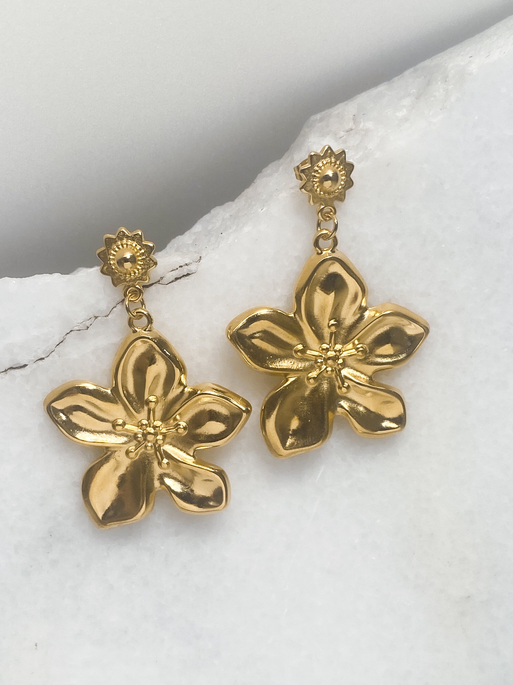 Oversize gold flower earrings, Statement Y2K earrings, 90s jewelry, Handmade gold plated flower studs, Party earrings, Gift for her, ARIADNE