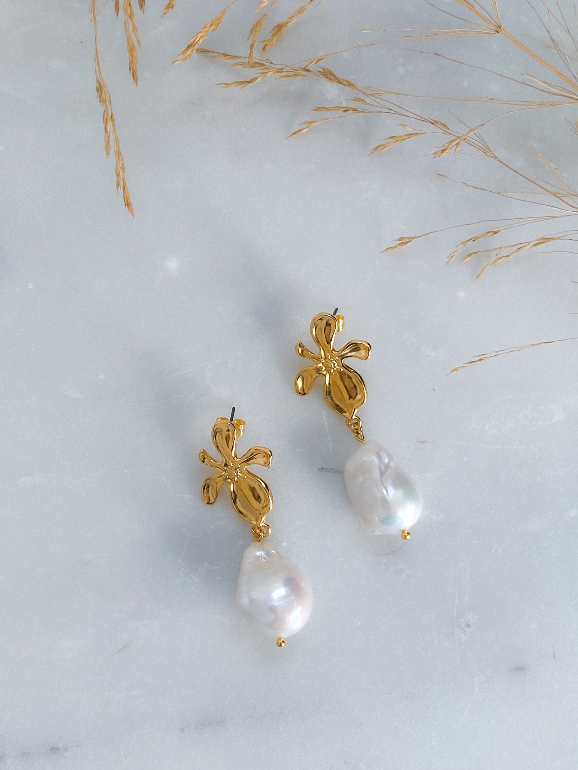 Baroque pearl flower stud earrings, Big freshwater pearl earrings, Big gold flower studs, Handmade wedding earrings, Gift for mum, ULA