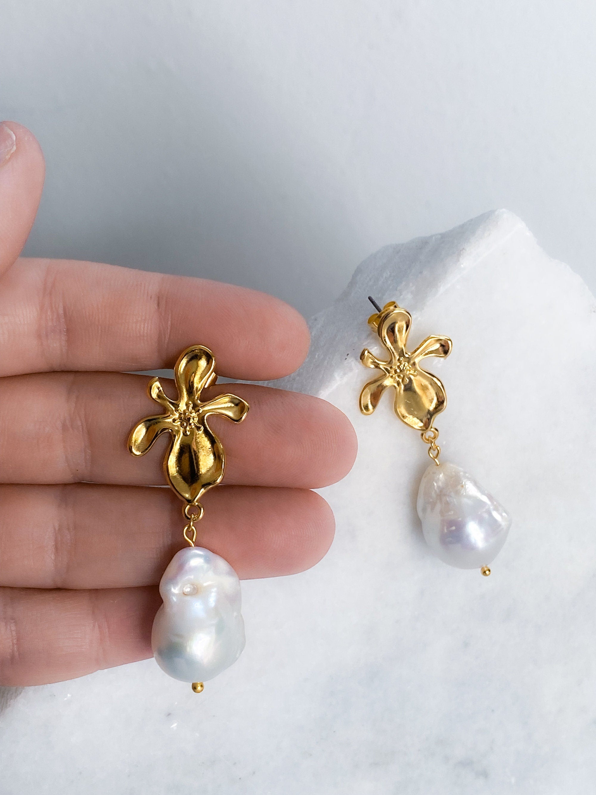 Baroque pearl flower stud earrings, Big freshwater pearl earrings, Big gold flower studs, Handmade wedding earrings, Gift for mum, ULA