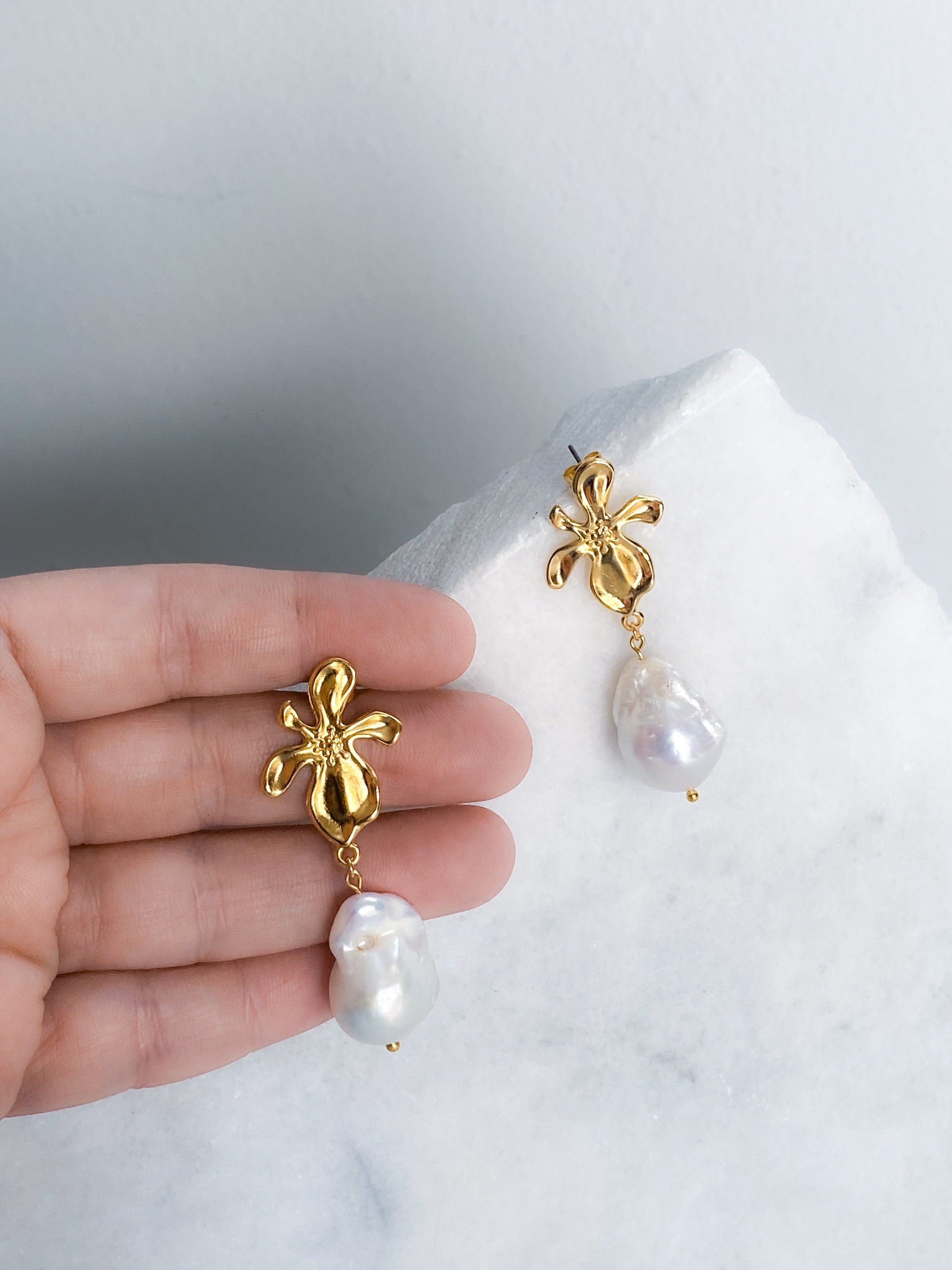 Baroque pearl flower stud earrings, Big freshwater pearl earrings, Big gold flower studs, Handmade wedding earrings, Gift for mum, ULA