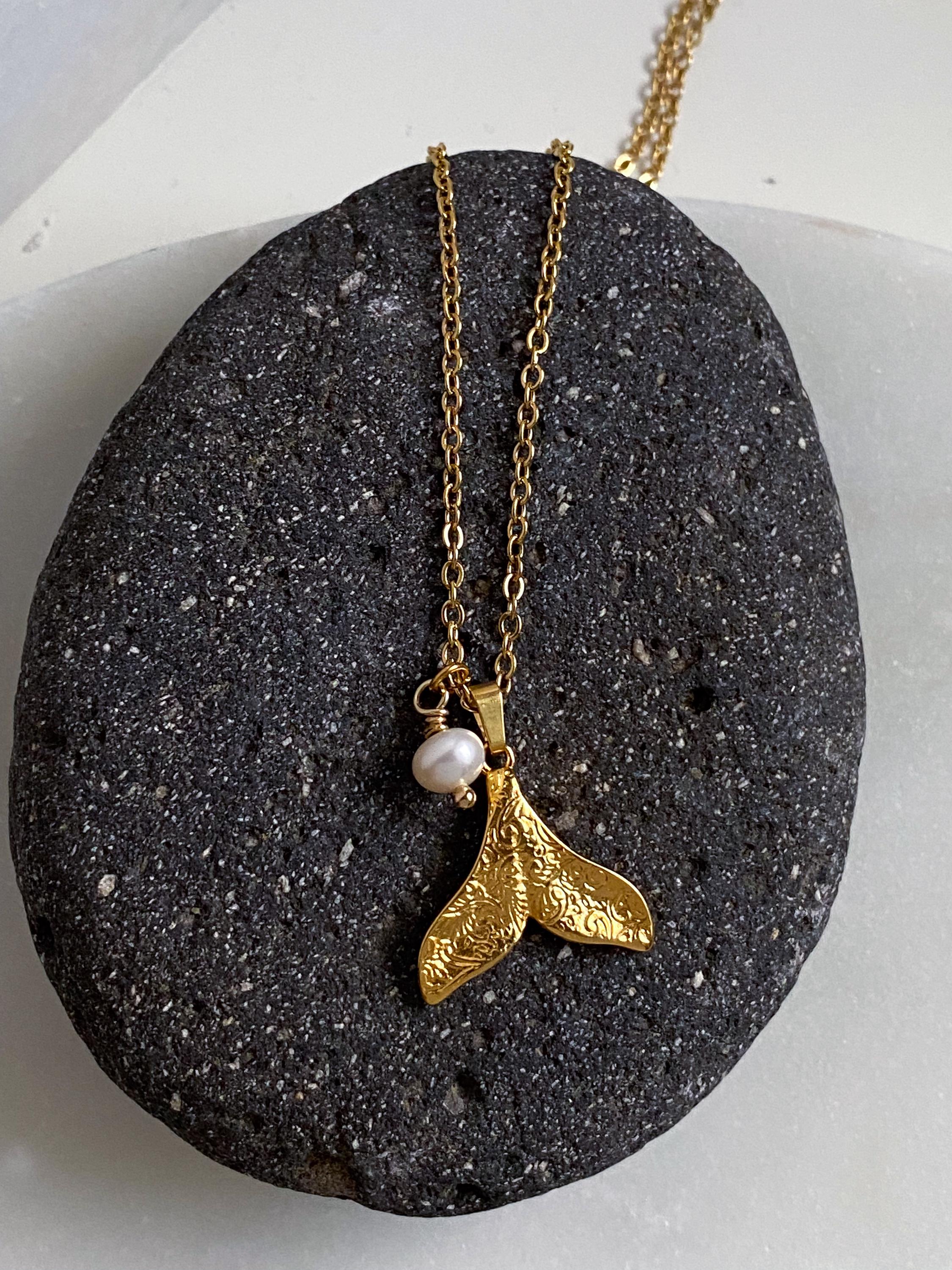 Gold Wale's tale Chain Necklace with a pearl charm, Mermaid core Jewelry, Summer Necklace, Siren Core Necklace, Birthday Gift for Her, KYE