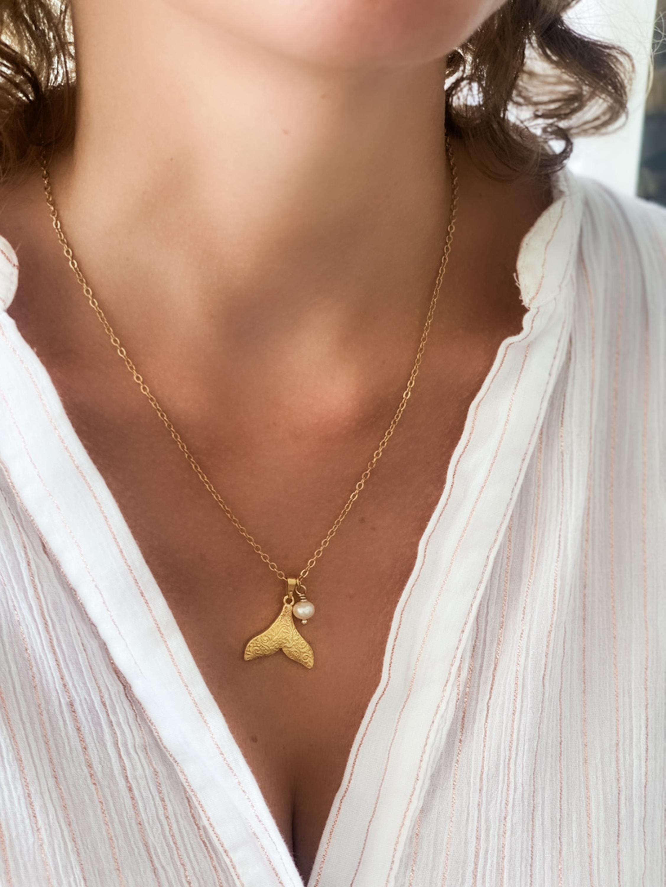 Gold Wale's tale Chain Necklace with a pearl charm, Mermaid core Jewelry, Summer Necklace, Siren Core Necklace, Birthday Gift for Her, KYE