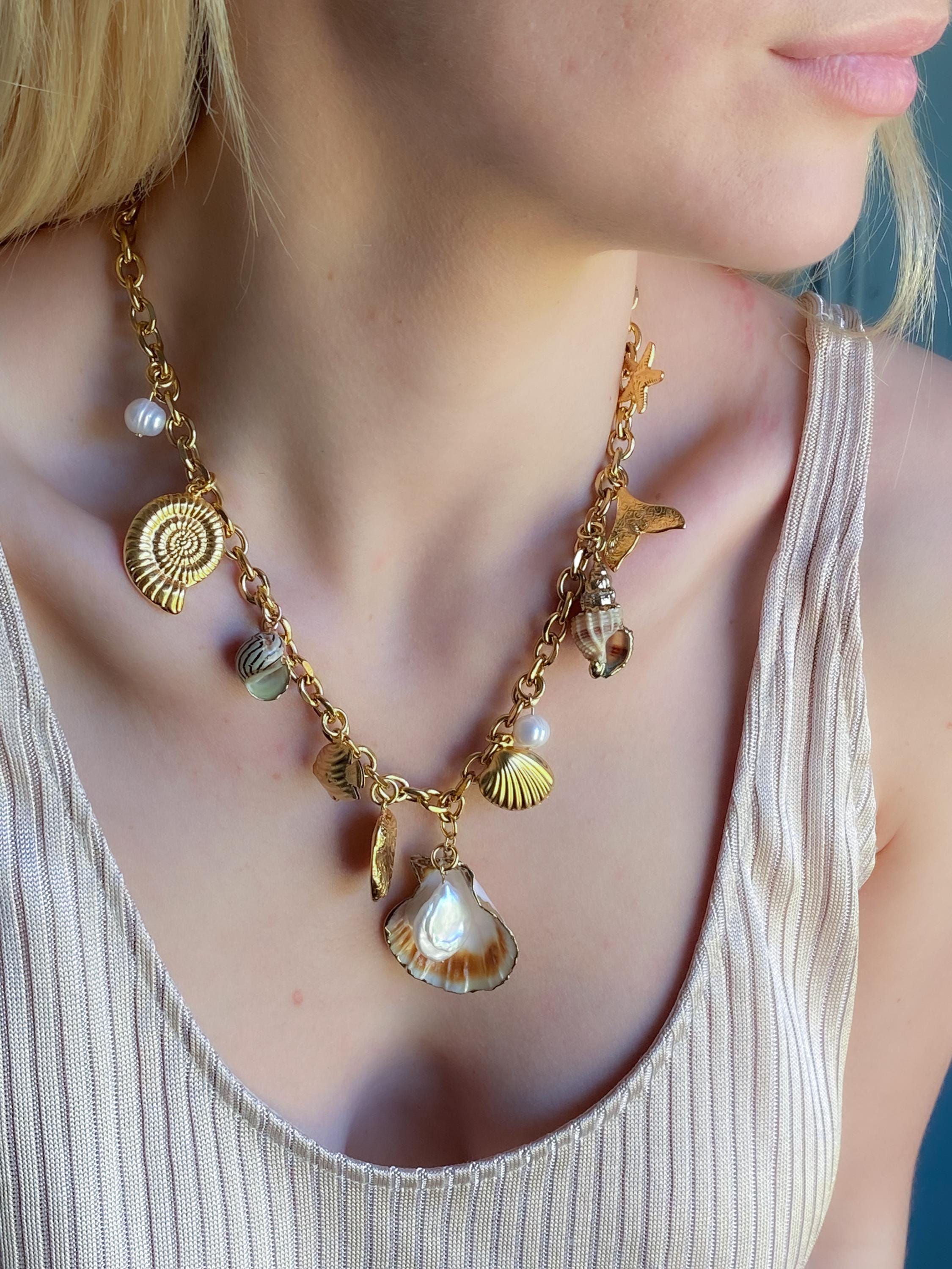 Sea Shell charm necklace, Chunky Gold chain necklace with shells, Baroque Pearl Summer necklace, Mermaid Jewelry, Gift for her, SIRENA