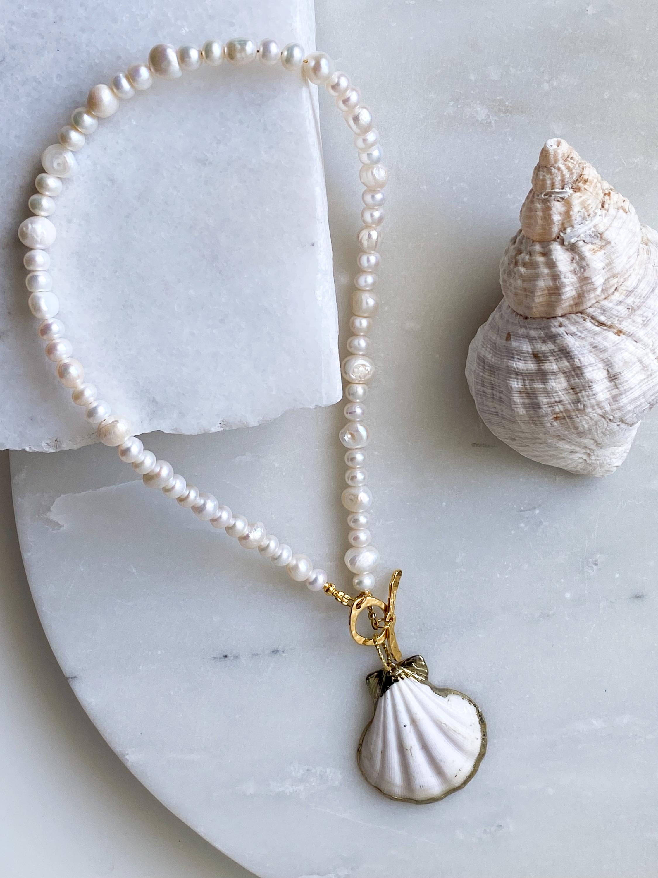Bridal pearls and shell Necklace, Natural clam sea shell pendant Necklace, Siren core necklace, Wedding pearl Summer mermaid necklace, AEGIR