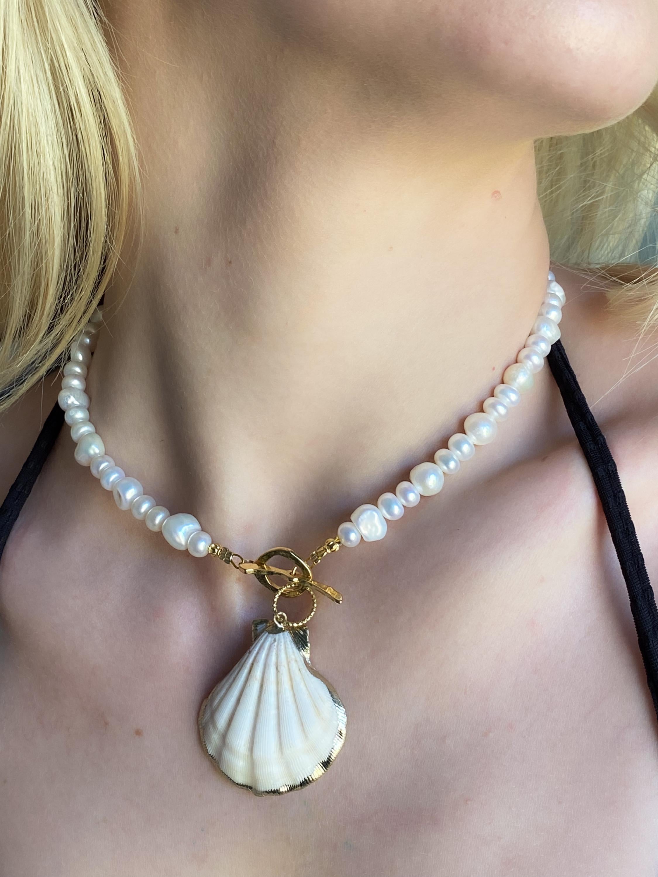 Bridal pearls and shell Necklace, Natural clam sea shell pendant Necklace, Siren core necklace, Wedding pearl Summer mermaid necklace, AEGIR