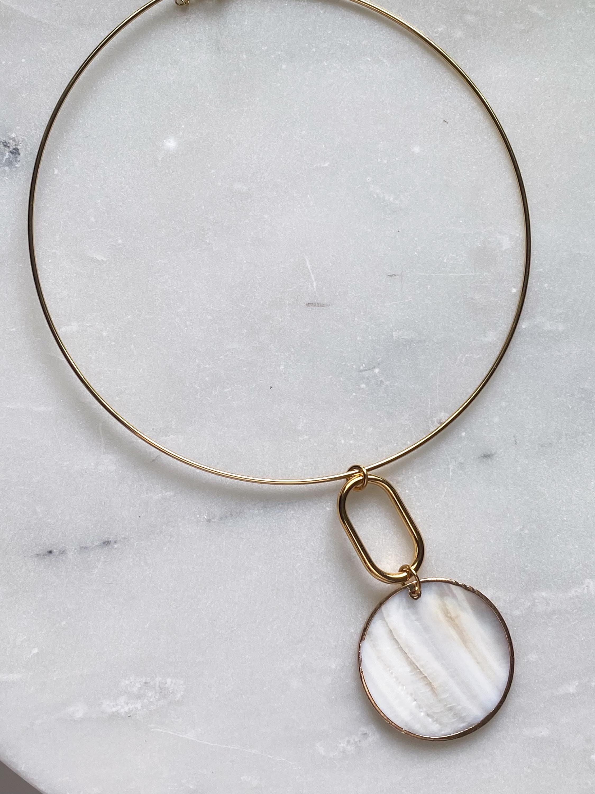 Round sea shell pendant Necklace, Big Mother of Pearl collar Necklace, Bridal summer Necklace, Siren mermaid core aesthetic, Mum Gift, MARIS