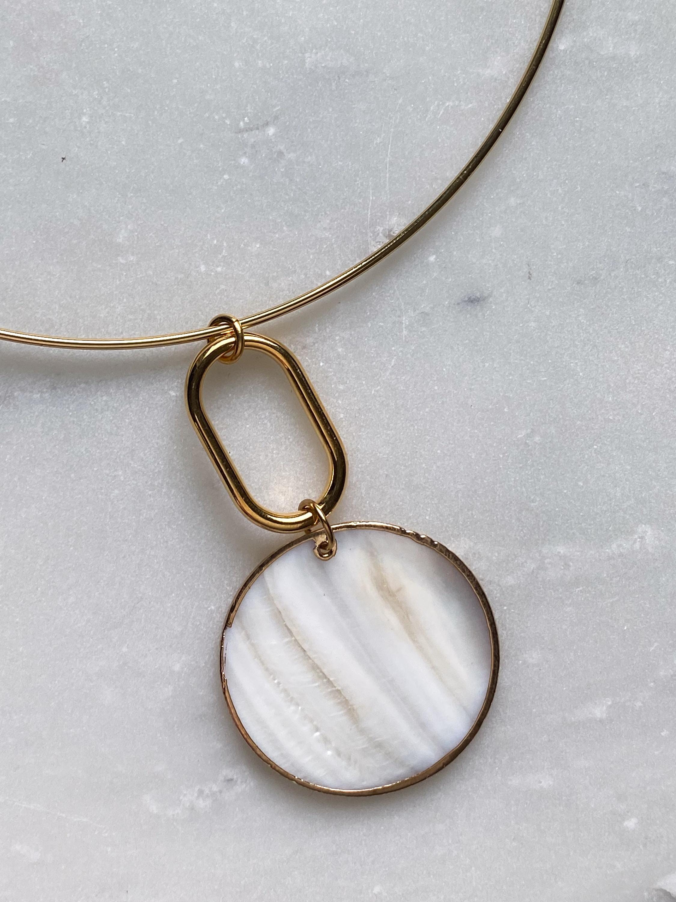 Round sea shell pendant Necklace, Big Mother of Pearl collar Necklace, Bridal summer Necklace, Siren mermaid core aesthetic, Mum Gift, MARIS