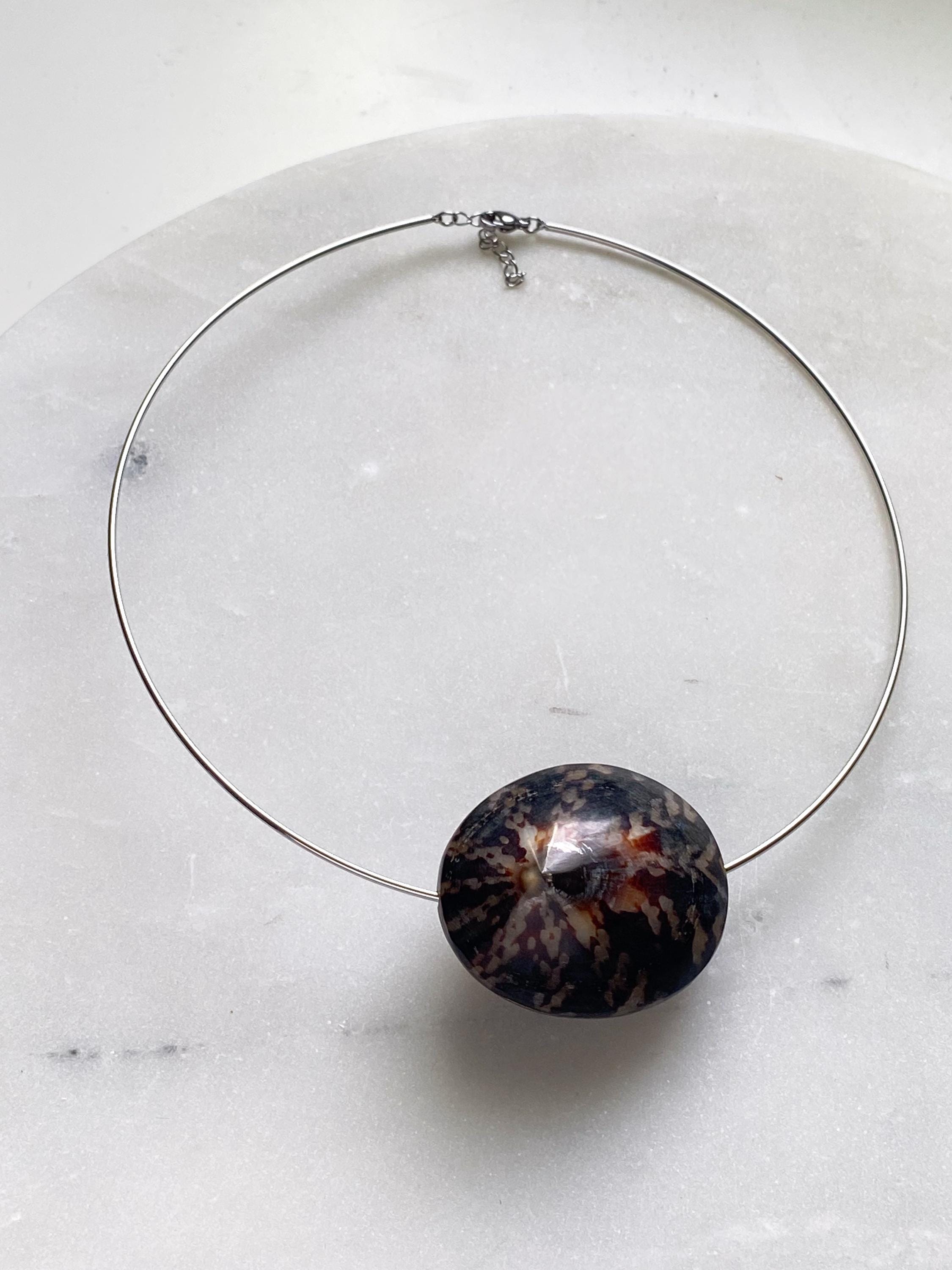 Chunky Natural shell Collar Necklace, Big Sea Shell Pendant Necklace, Siren core, Summer beach jewelry, Birthday Gift for her, HURLEY