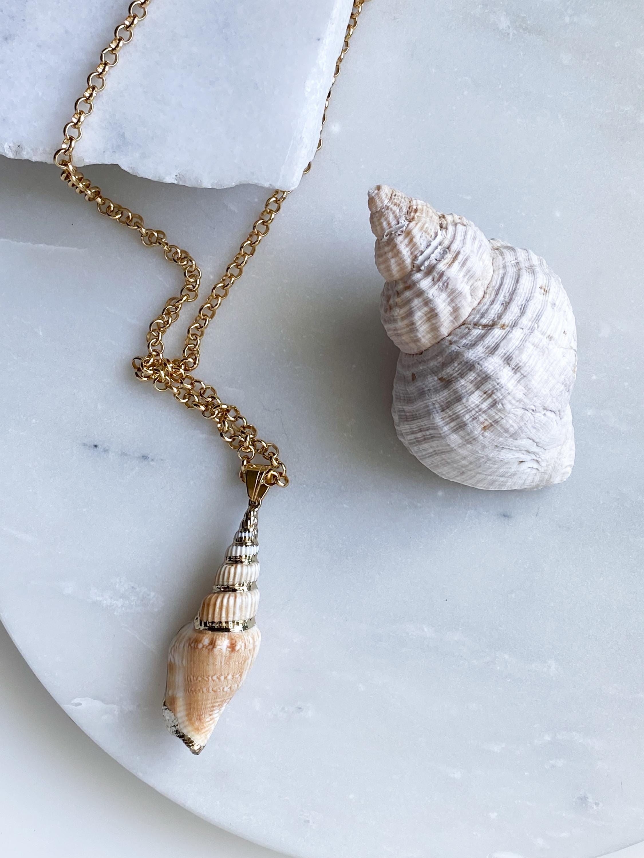 Chunky Conch Shell Pendant Necklace, Mermaid Gold Long Chain Necklace, Summer Necklace, Siren Core 90s jewelry, Mum Gift for Her, SHELLY