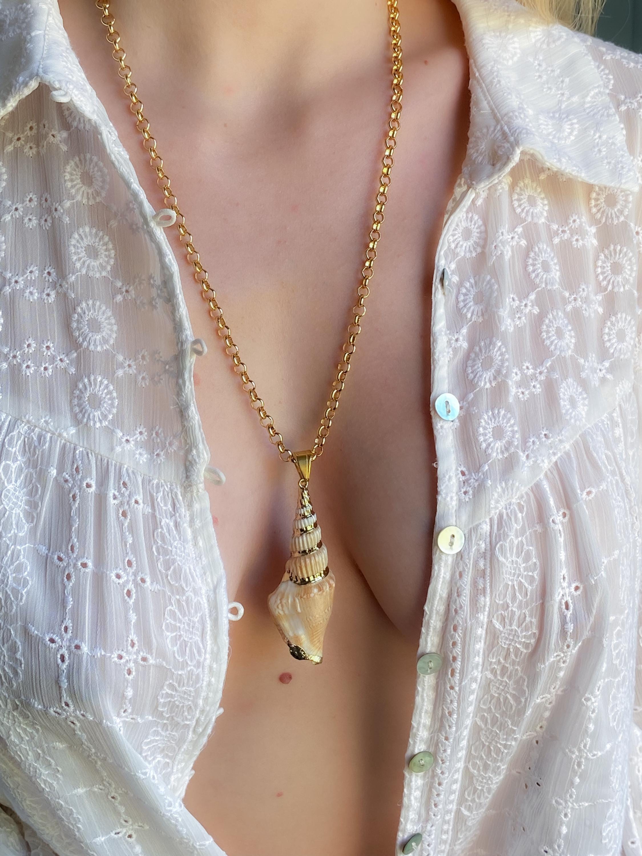 Chunky Conch Shell Pendant Necklace, Mermaid Gold Long Chain Necklace, Summer Necklace, Siren Core 90s jewelry, Mum Gift for Her, SHELLY