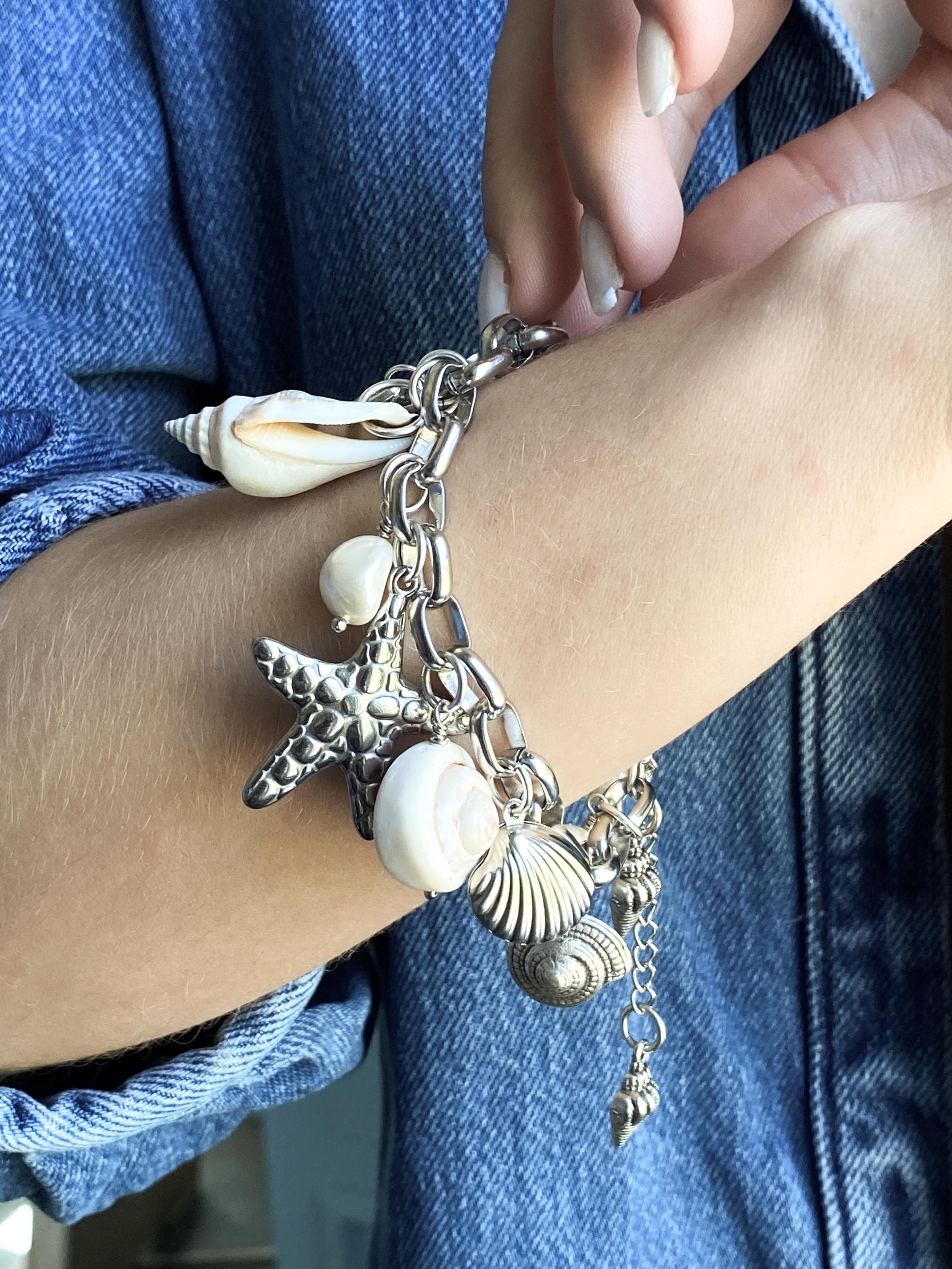 Chunky Silver chain Bracelet with sea shell charms, Starfish Statement mermaid bracelet, Ocean bracelet, Birthday Gift for her, THALASSA
