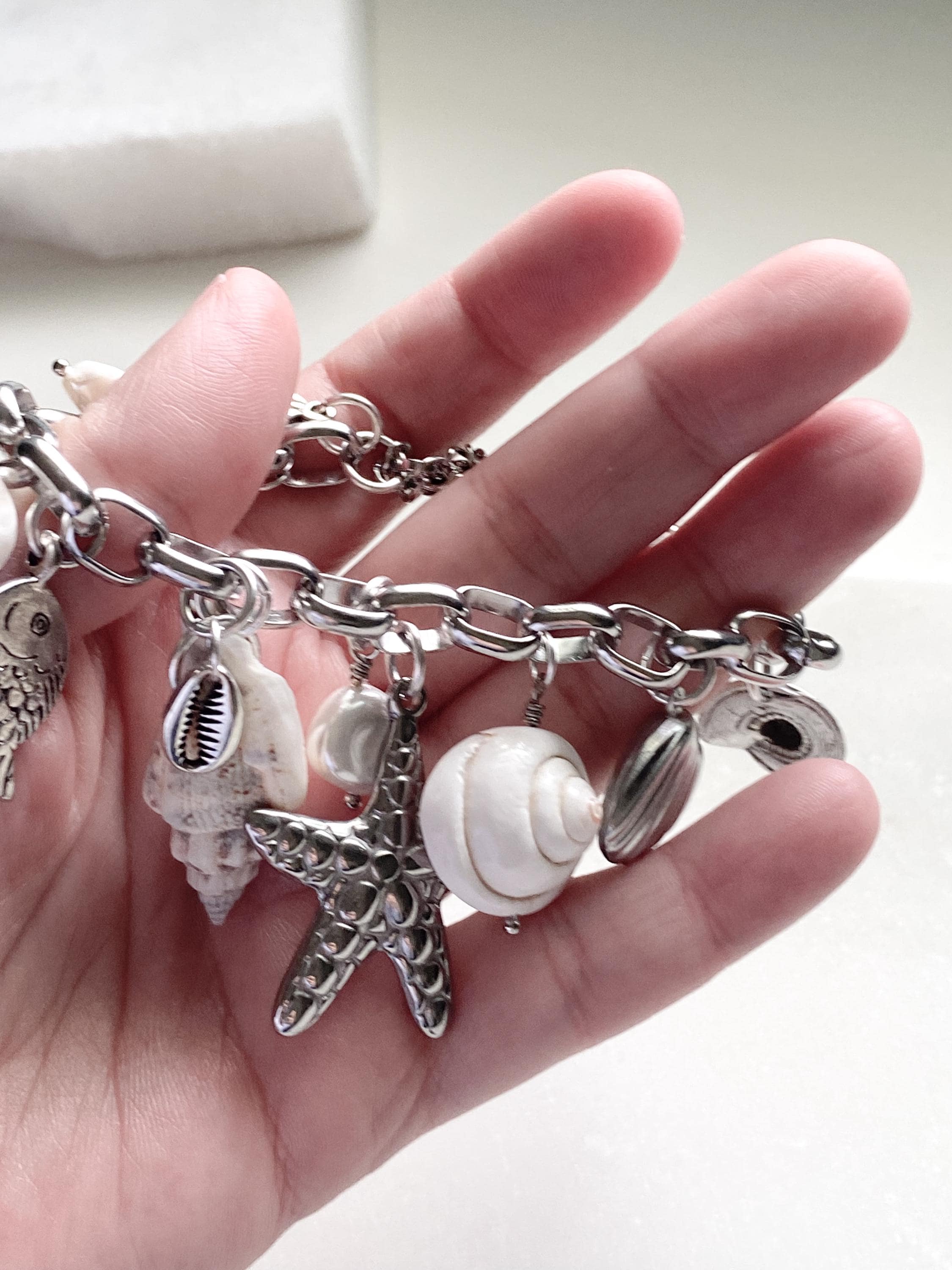 Chunky Silver chain Bracelet with sea shell charms, Starfish Statement mermaid bracelet, Ocean bracelet, Birthday Gift for her, THALASSA