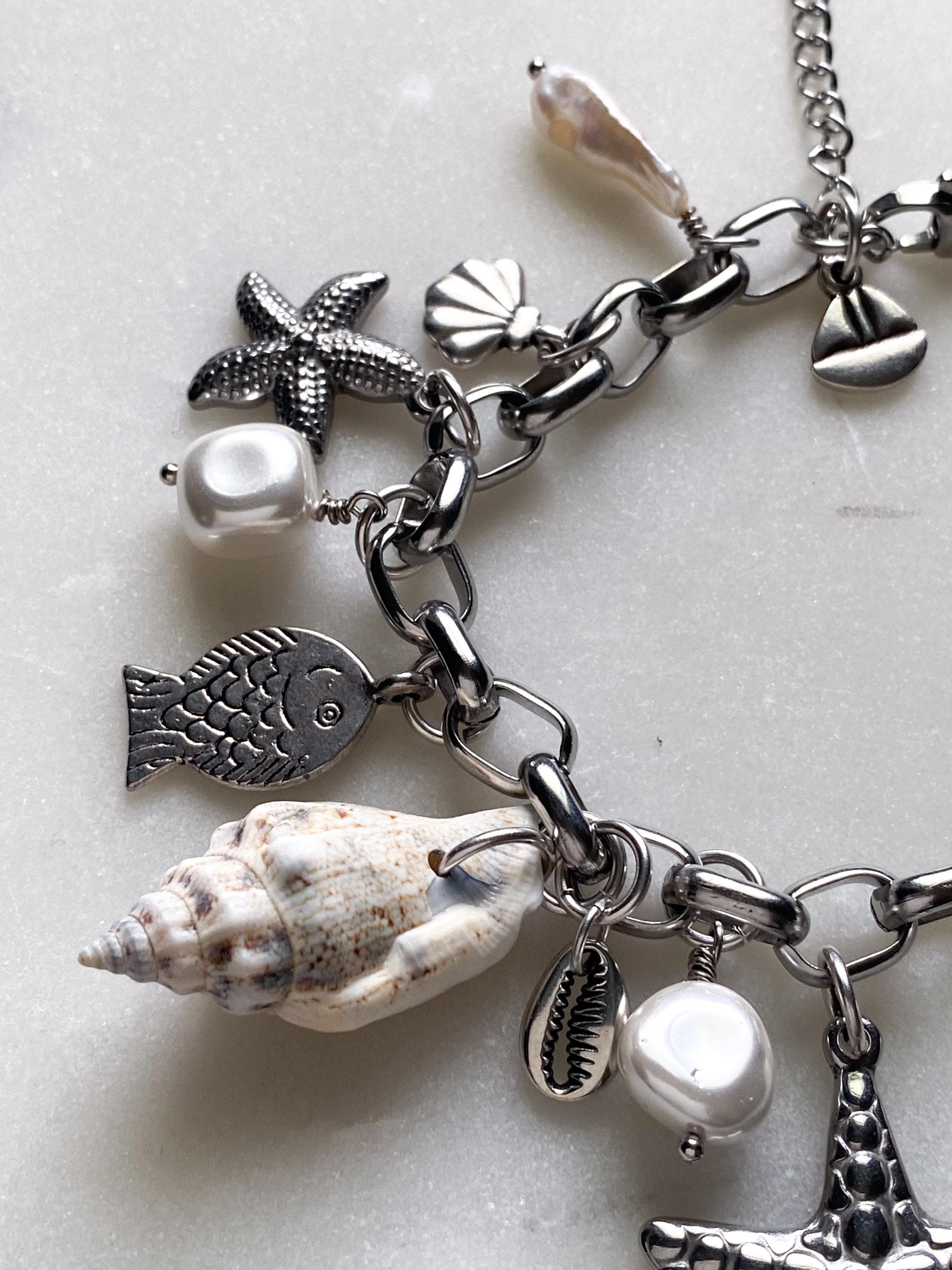 Chunky Silver chain Bracelet with sea shell charms, Starfish Statement mermaid bracelet, Ocean bracelet, Birthday Gift for her, THALASSA