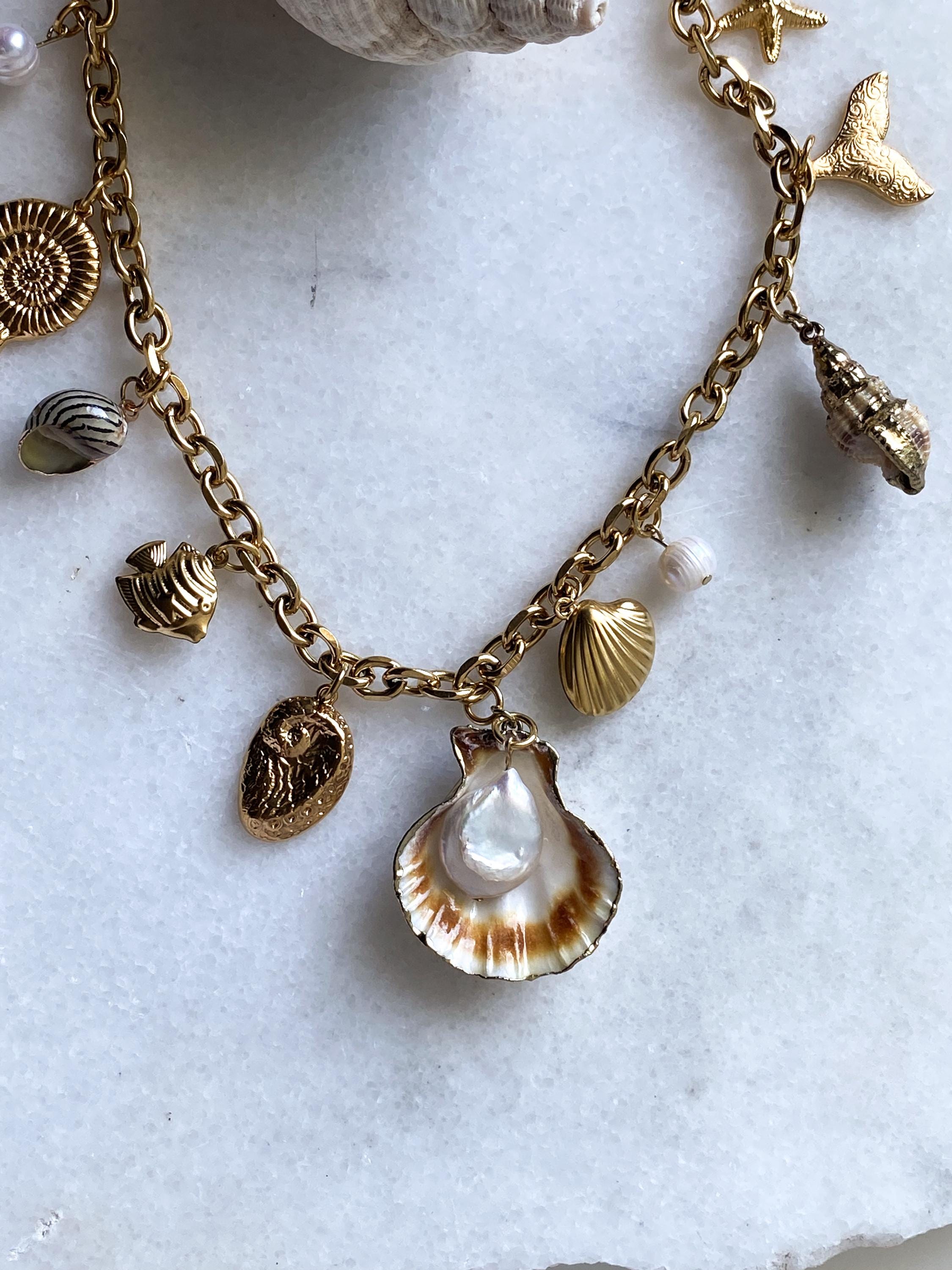 Sea Shell charm necklace, Chunky Gold chain necklace with shells, Baroque Pearl Summer necklace, Mermaid Jewelry, Gift for her, SIRENA