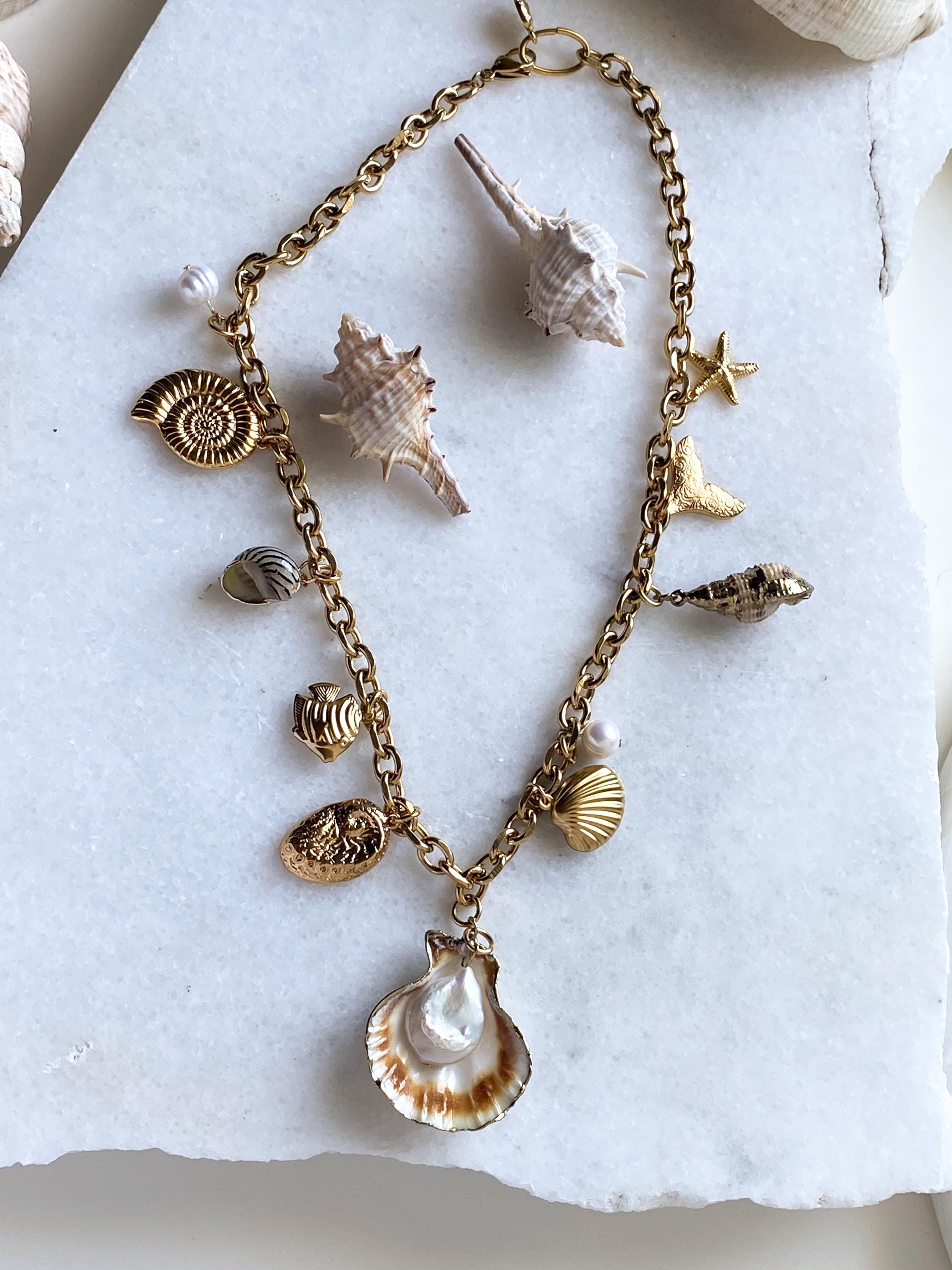 Sea Shell charm necklace, Chunky Gold chain necklace with shells, Baroque Pearl Summer necklace, Mermaid Jewelry, Gift for her, SIRENA