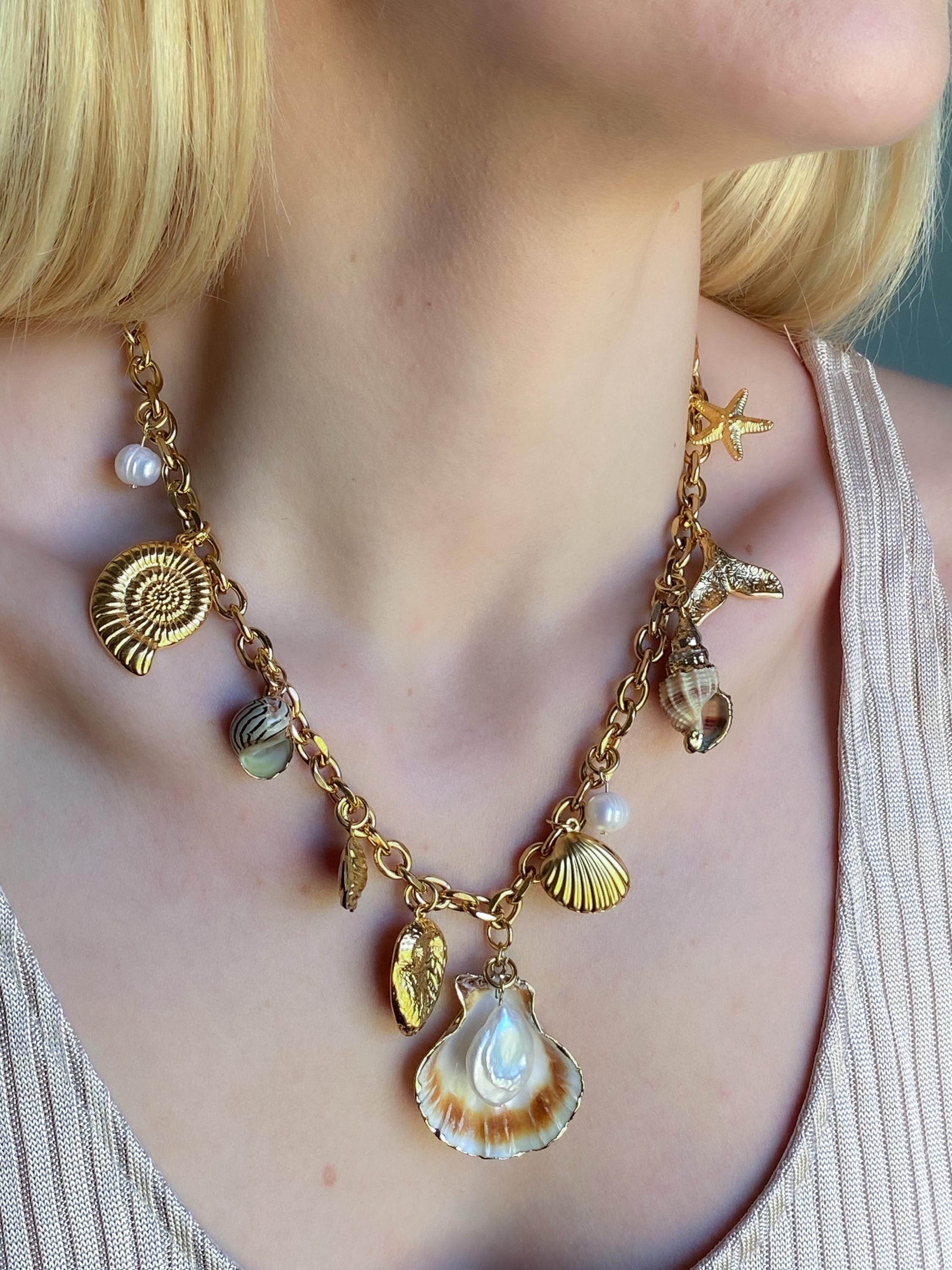 Sea Shell charm necklace, Chunky Gold chain necklace with shells, Baroque Pearl Summer necklace, Mermaid Jewelry, Gift for her, SIRENA