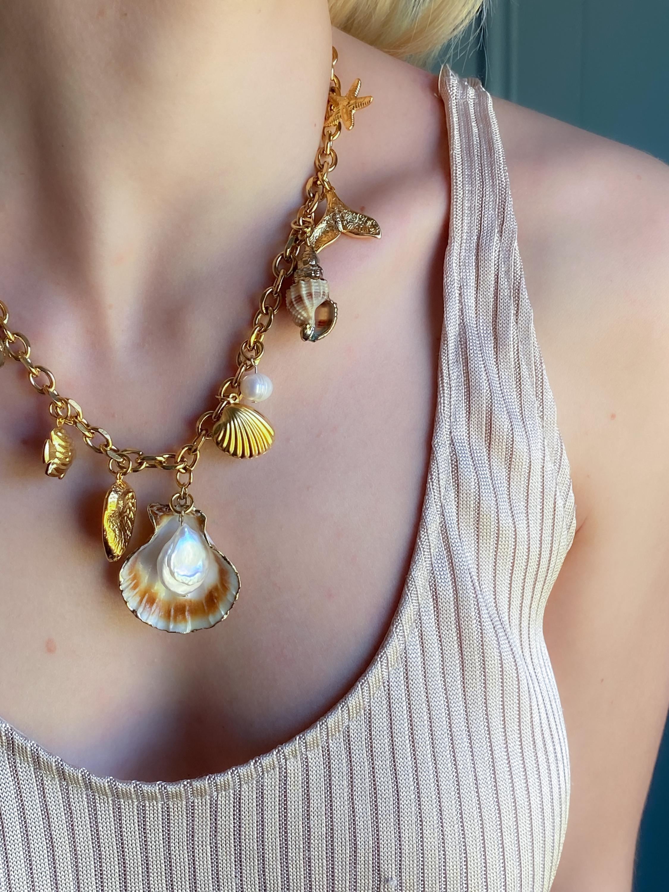 Sea Shell charm necklace, Chunky Gold chain necklace with shells, Baroque Pearl Summer necklace, Mermaid Jewelry, Gift for her, SIRENA