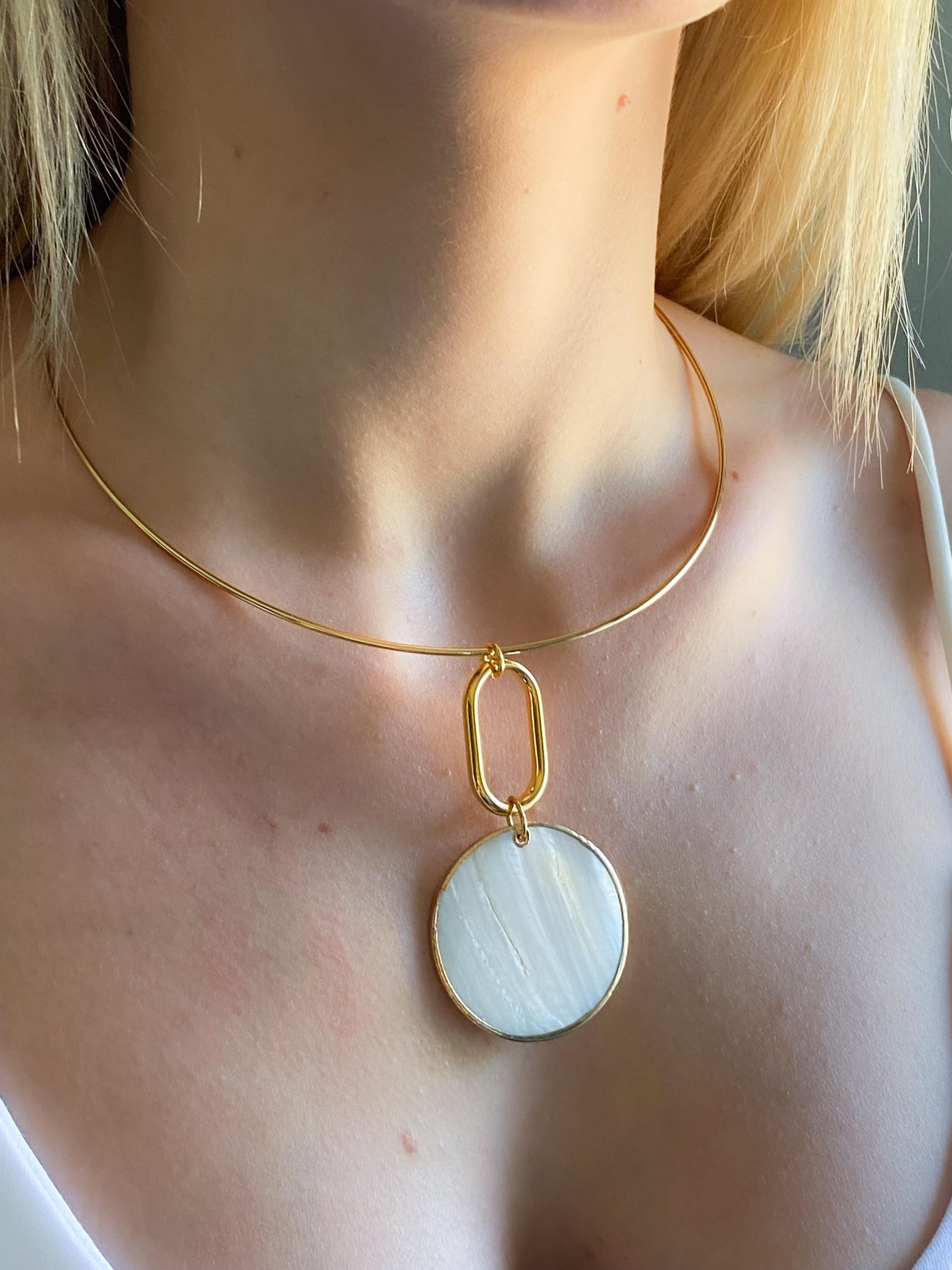 Round sea shell pendant Necklace, Big Mother of Pearl collar Necklace, Bridal summer Necklace, Siren mermaid core aesthetic, Mum Gift, MARIS