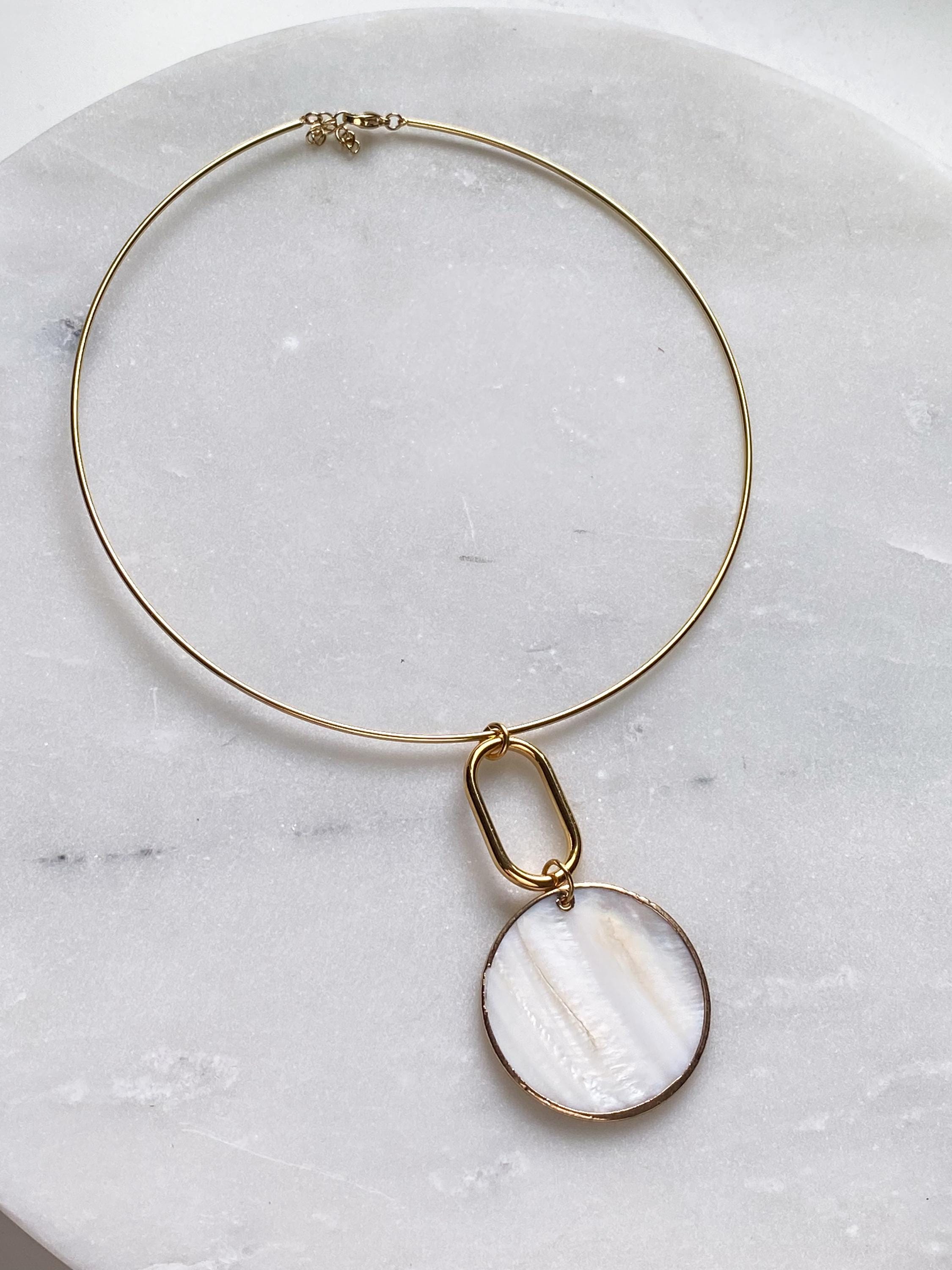 Round sea shell pendant Necklace, Big Mother of Pearl collar Necklace, Bridal summer Necklace, Siren mermaid core aesthetic, Mum Gift, MARIS