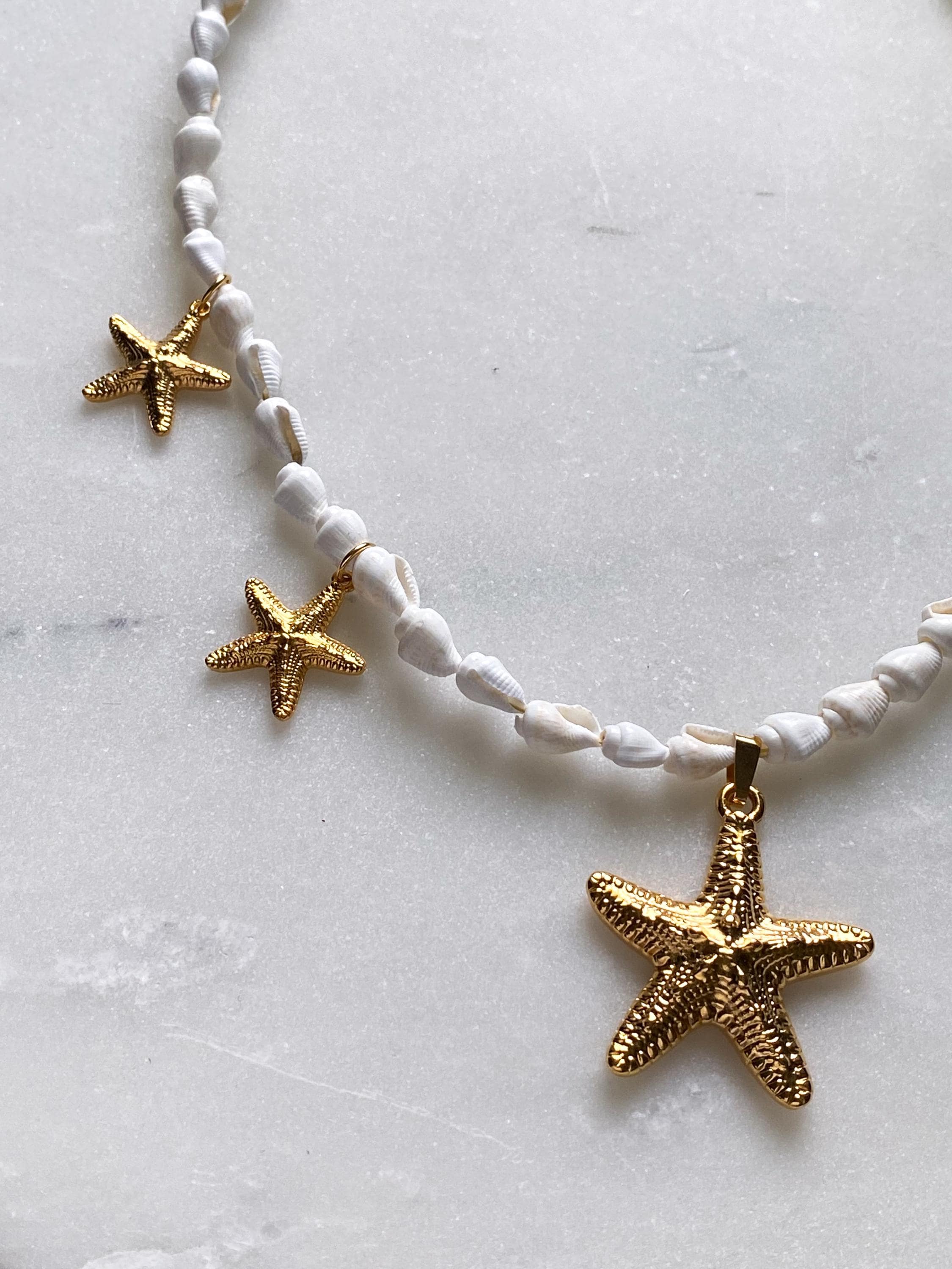 Sea shells Charm Necklace, Gold Starfish Pendant Necklace, Mermaid Summer Necklace, Beach Bridal Jewelry, Girlfriend Gift, STELLA