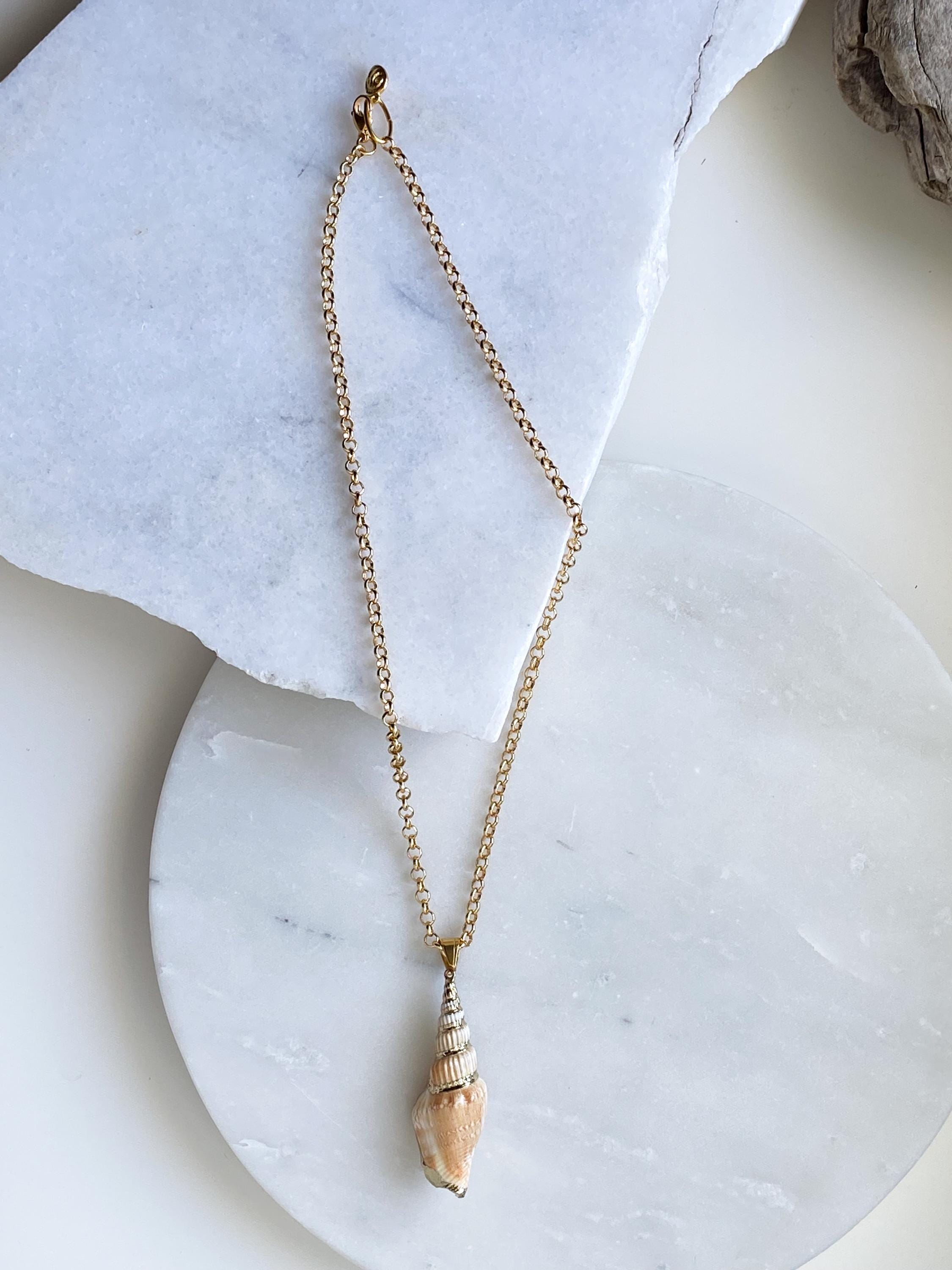 Chunky Conch Shell Pendant Necklace, Mermaid Gold Long Chain Necklace, Summer Necklace, Siren Core 90s jewelry, Mum Gift for Her, SHELLY