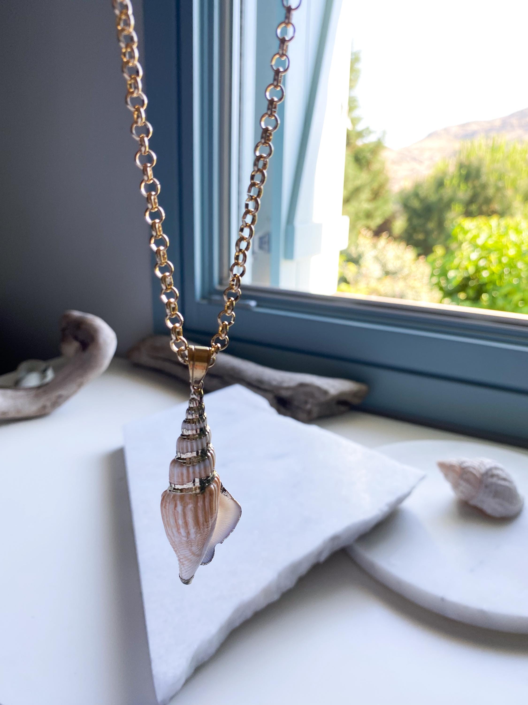 Chunky Conch Shell Pendant Necklace, Mermaid Gold Long Chain Necklace, Summer Necklace, Siren Core 90s jewelry, Mum Gift for Her, SHELLY