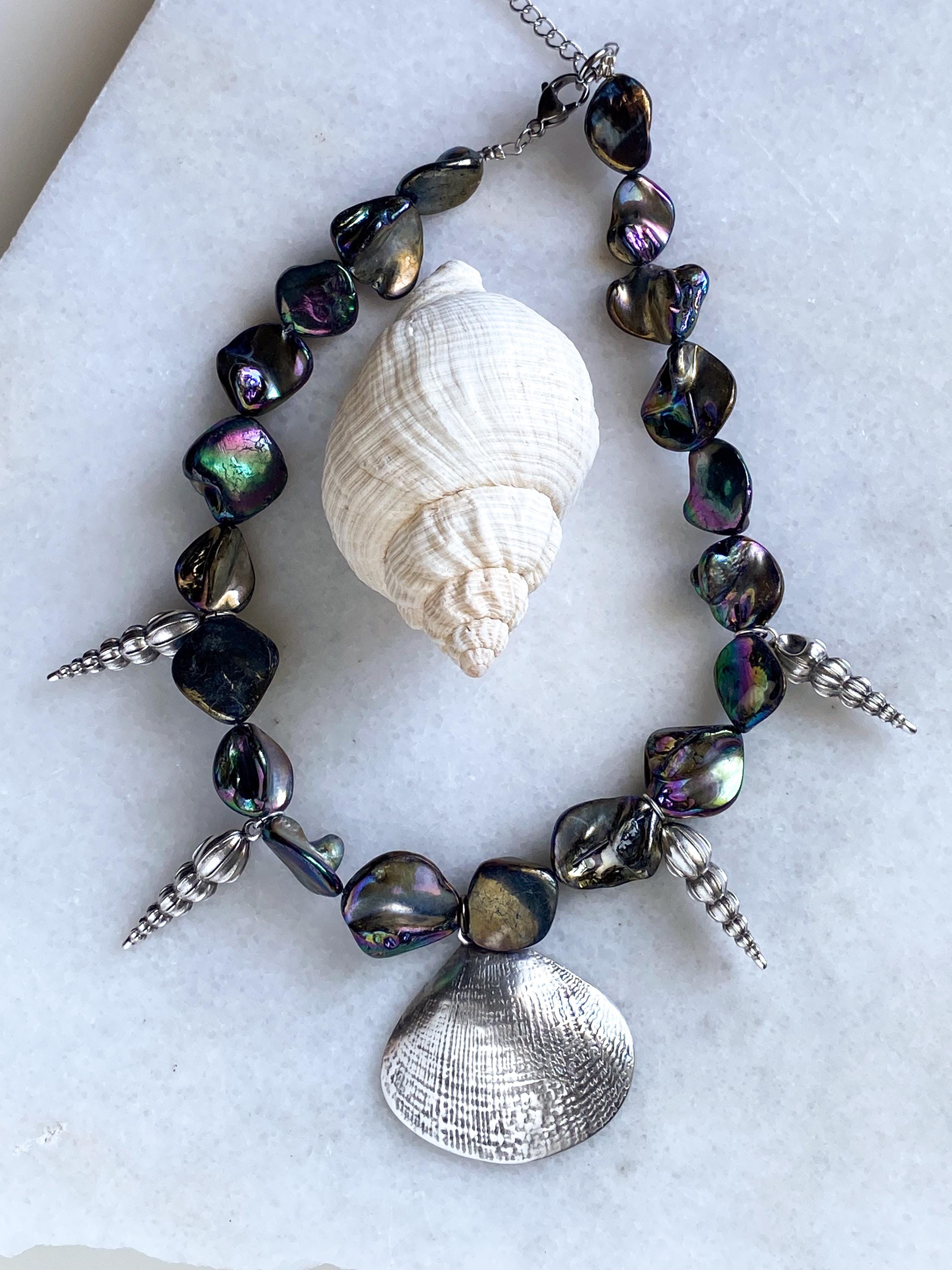 Silver Chunky clam shell Pendant Necklace, Black Shells beads Necklace, Silver tower shell charms, Beach necklace, Girlfriend Gift, NERIDA