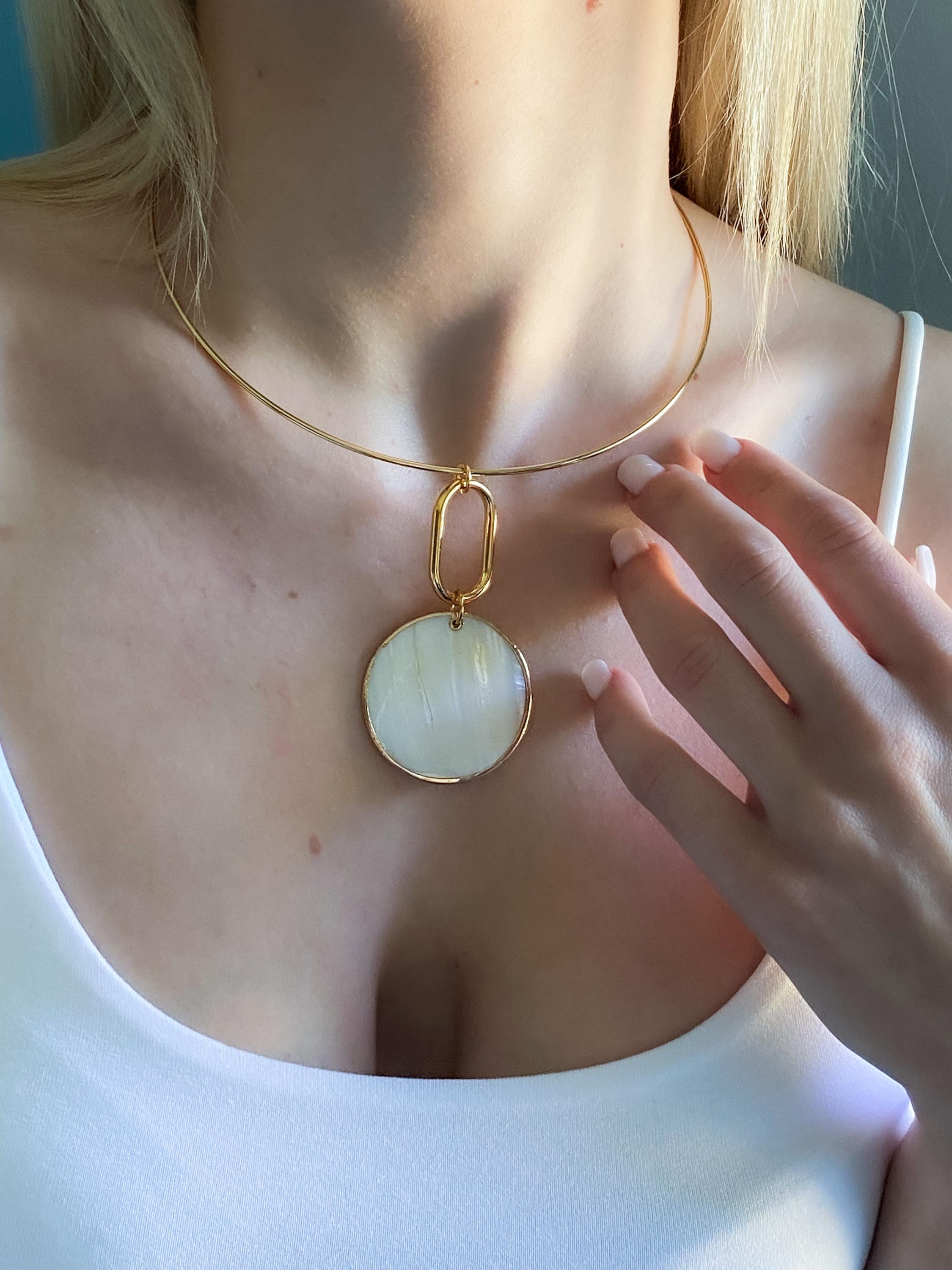 Round sea shell pendant Necklace, Big Mother of Pearl collar Necklace, Bridal summer Necklace, Siren mermaid core aesthetic, Mum Gift, MARIS