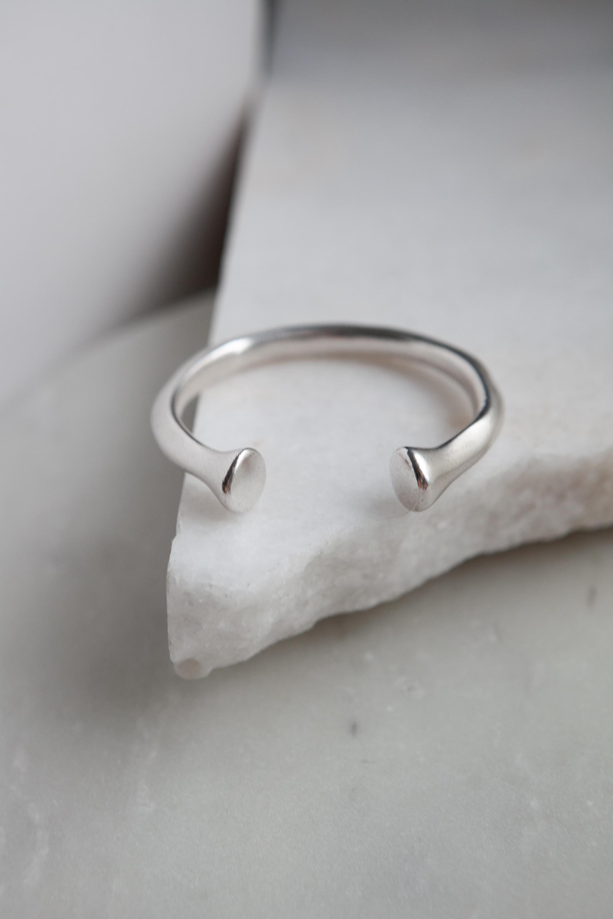 Thick heavy bangle bracelet, Unisex Tribal African bangle, Silver Minimalist bracelet, Chunky Open cuff bracelet, Casual wear Jewelry, URGO
