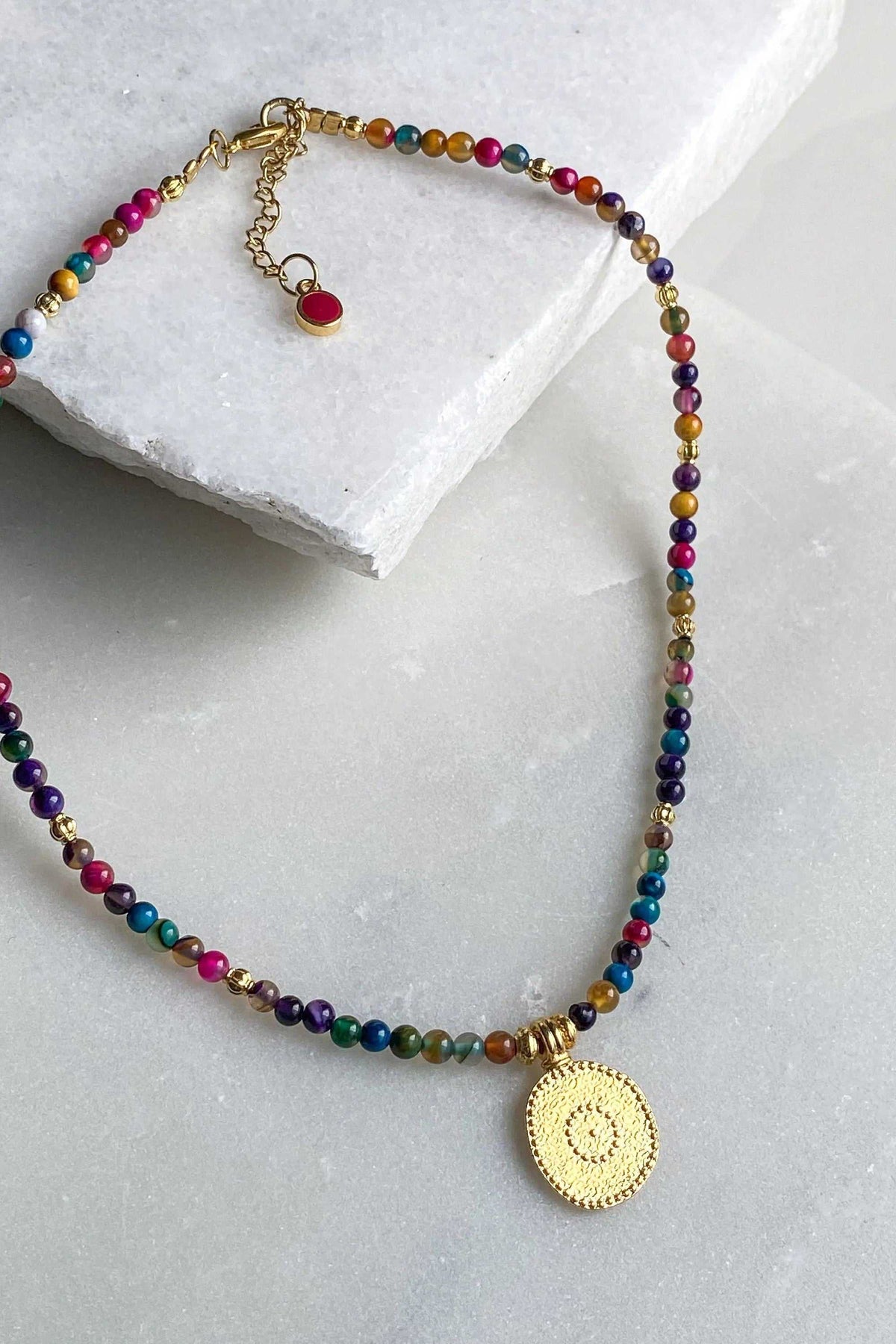 ALKYONI NECKLACE with colourful polished gemstone beads, gold-tone chain and round textured evil eye pendant
