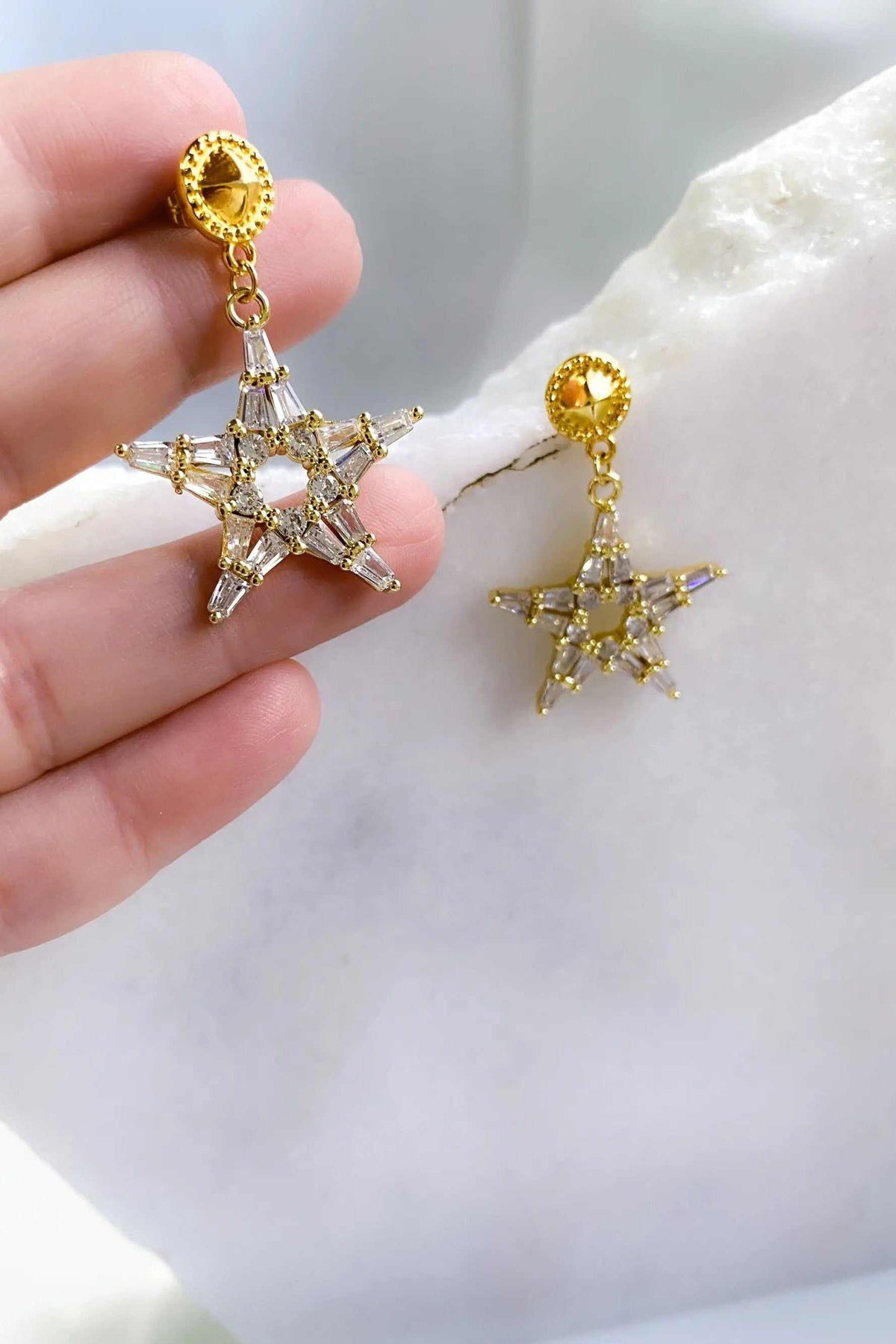 ANDROMEDA Earrings, gold-plated star-shaped earrings with sparkling clear zircon stones and dangling celestial design