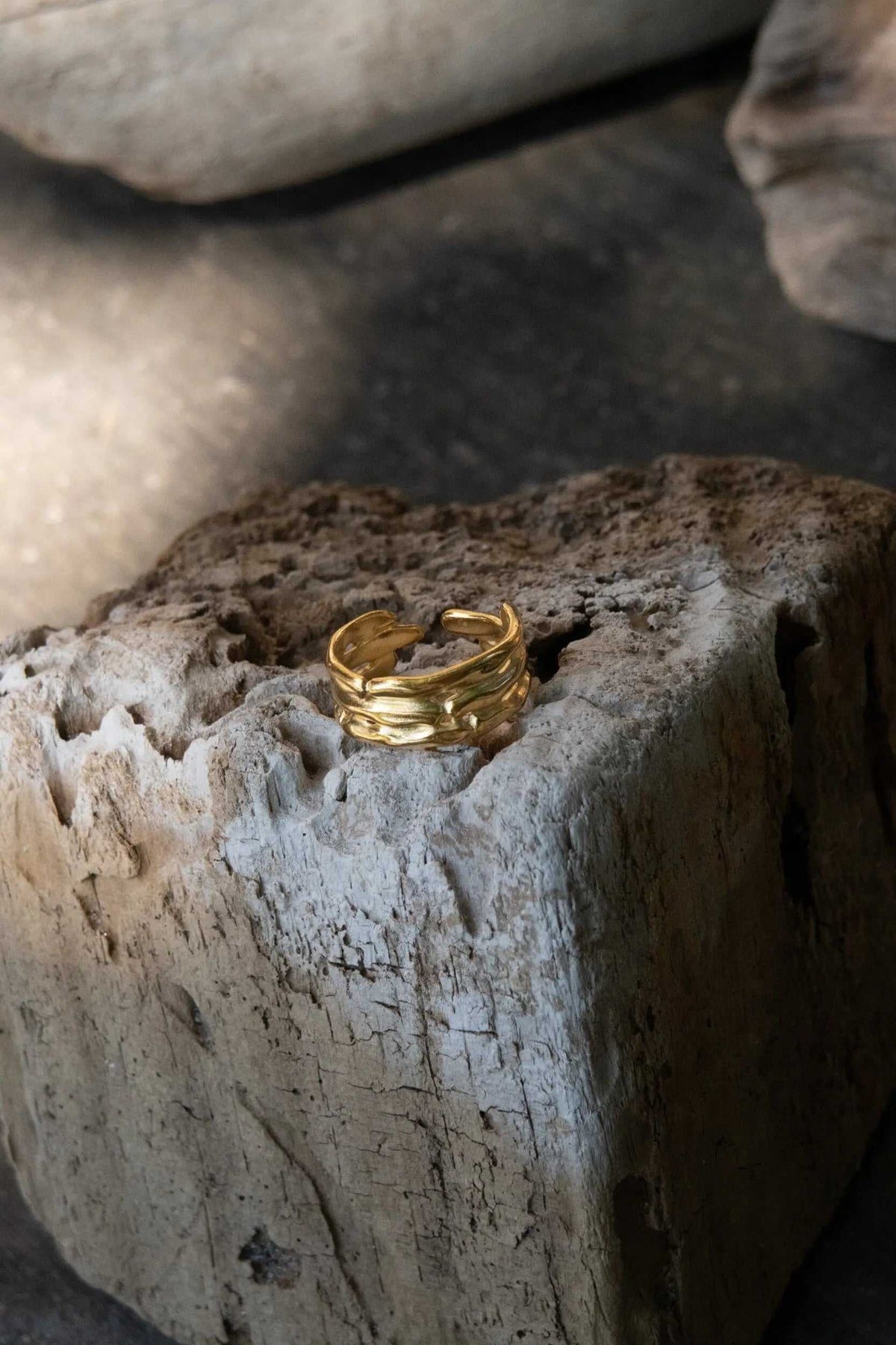 Bamboo pattern RING in gold-tone metal, featuring layered ridged bands and an adjustable open design