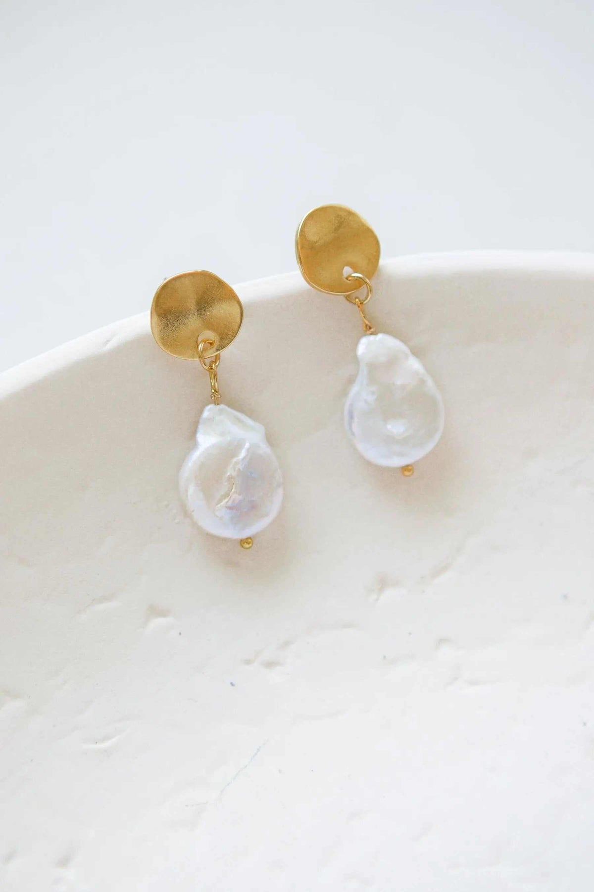 Big tear drop pearl Earrings with luminous white freshwater pearls, gold-tone round studs and delicate hanging links.