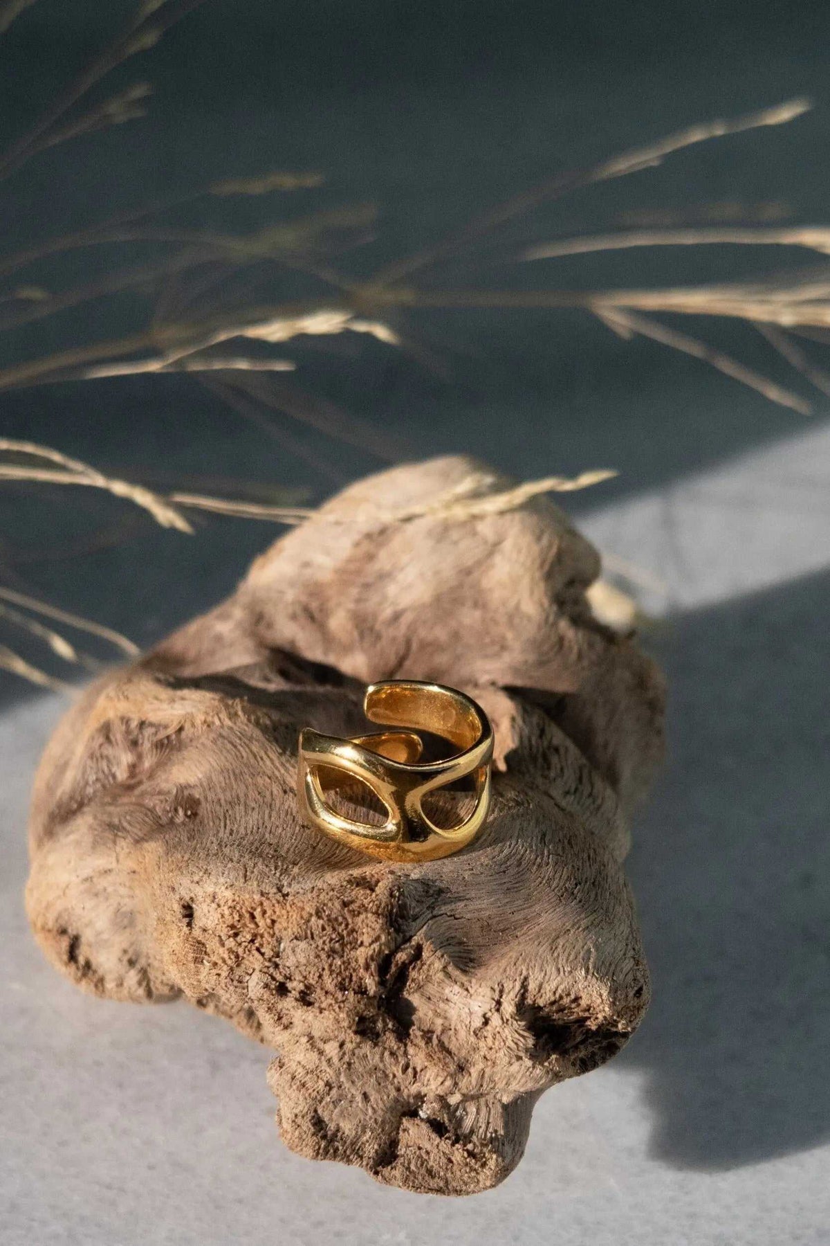 Deformed Organic RING in polished gold-tone metal with an adjustable, sculptural shape and open organic curves