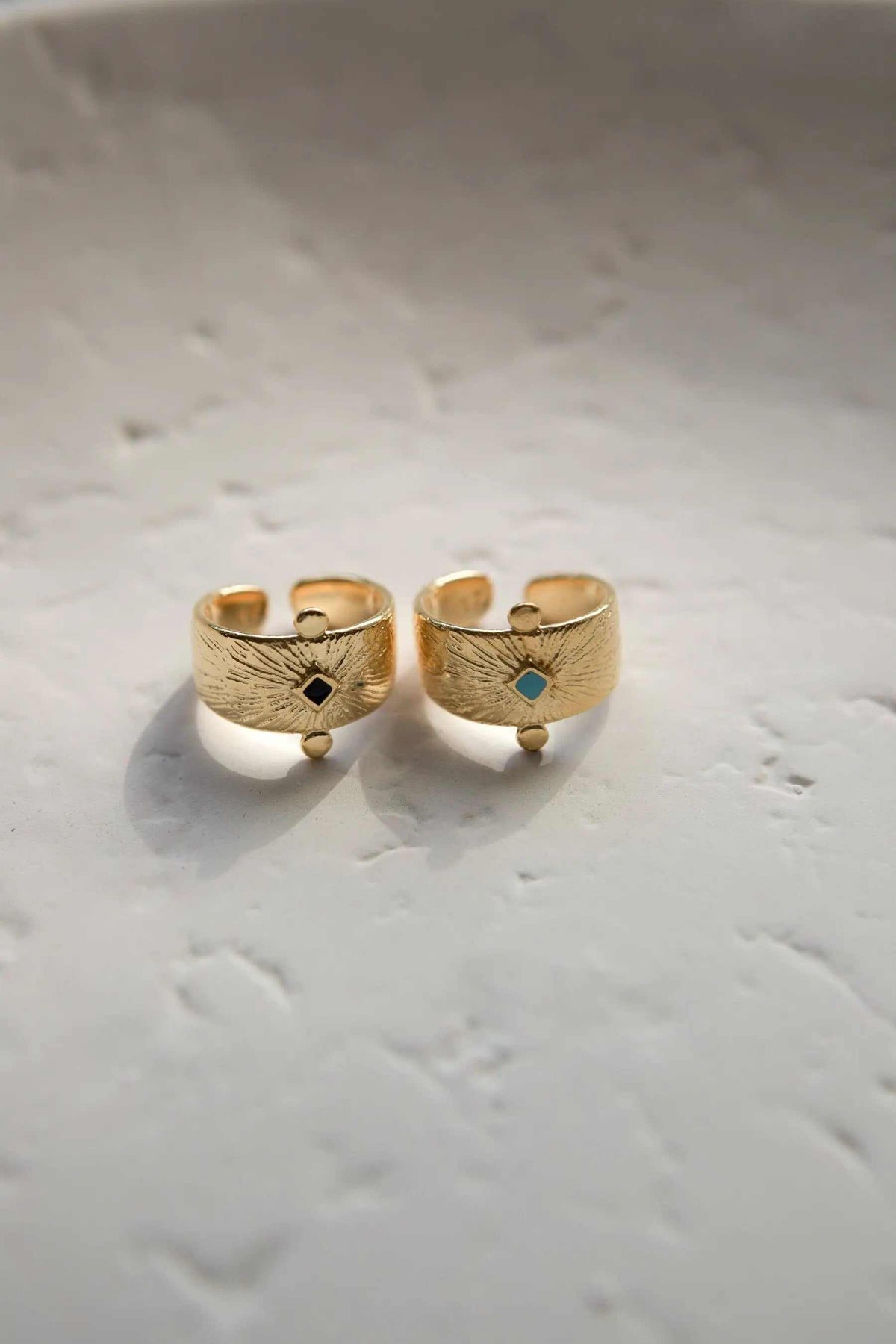 Ethnic Ancient Greek RING in gold-tone metal, with engraved bands, adjustable open backs and small black and turquoise stones