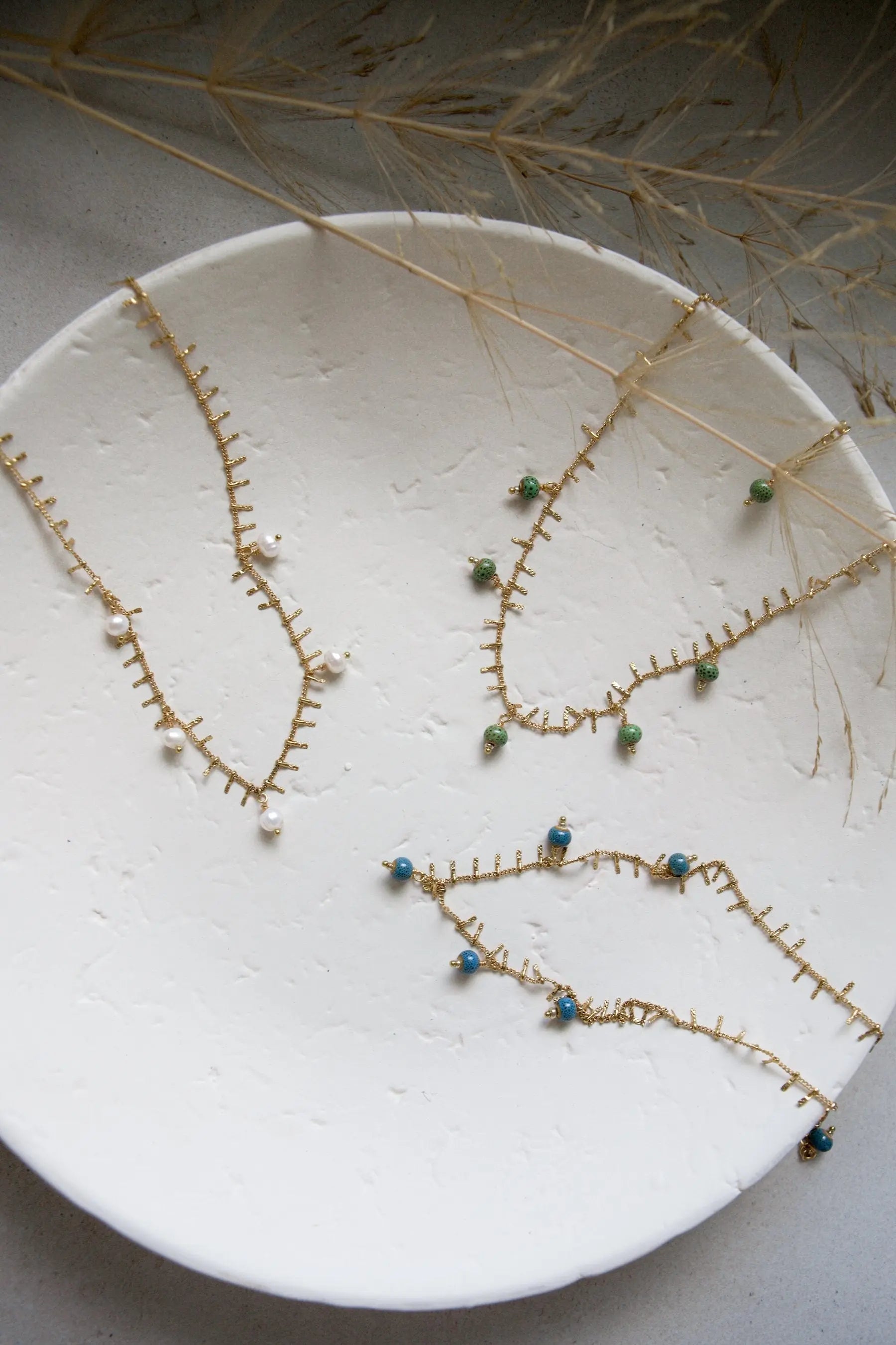 Dainty pearls necklace, Minimalist beads necklace, Pearls Rosario, ceramic beads necklace, collier femme