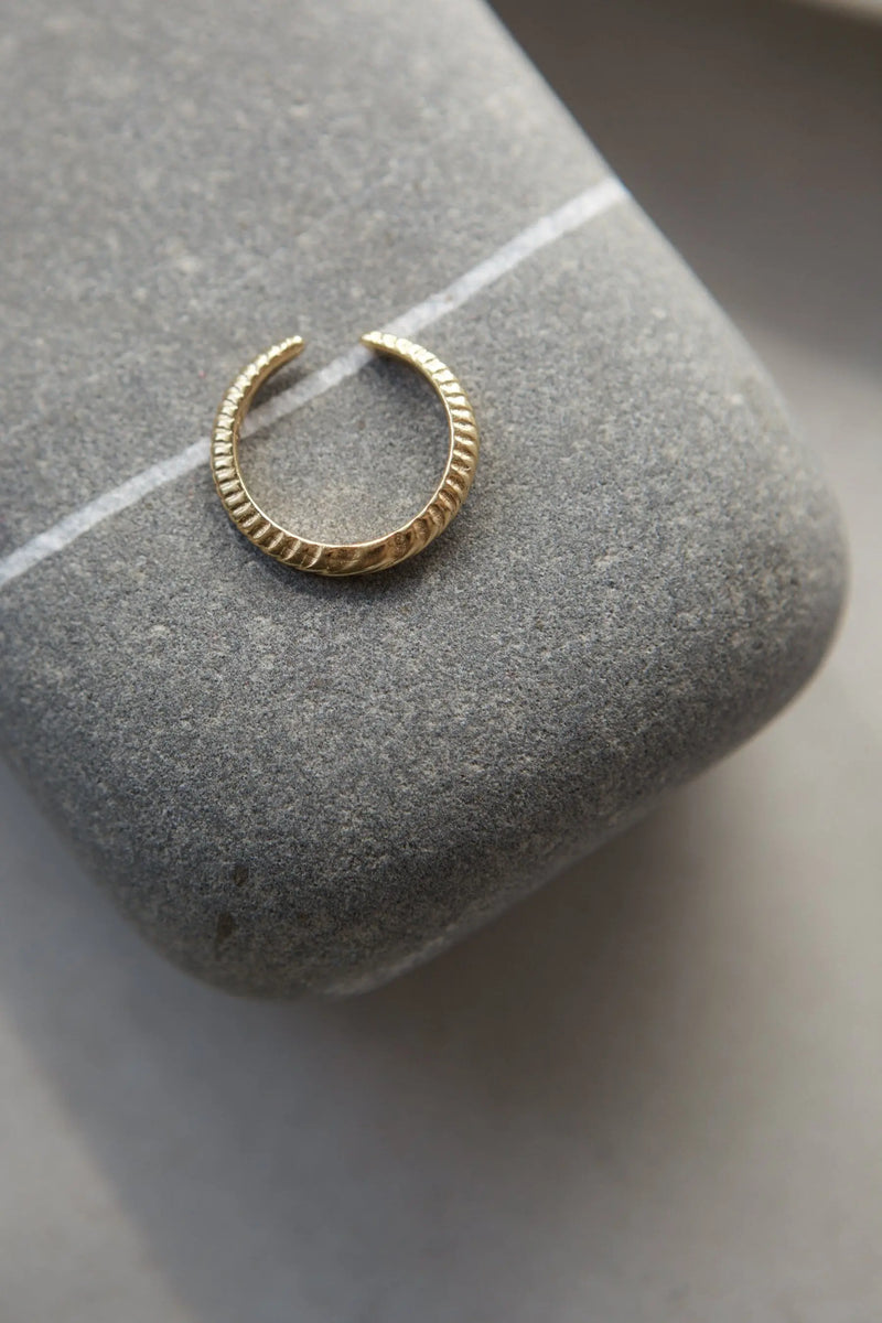 Gold filled band ring, Minimalist modern Ring for Women, Stacking flat ring, Contemporaty thin jewelry, Waves delicate RING