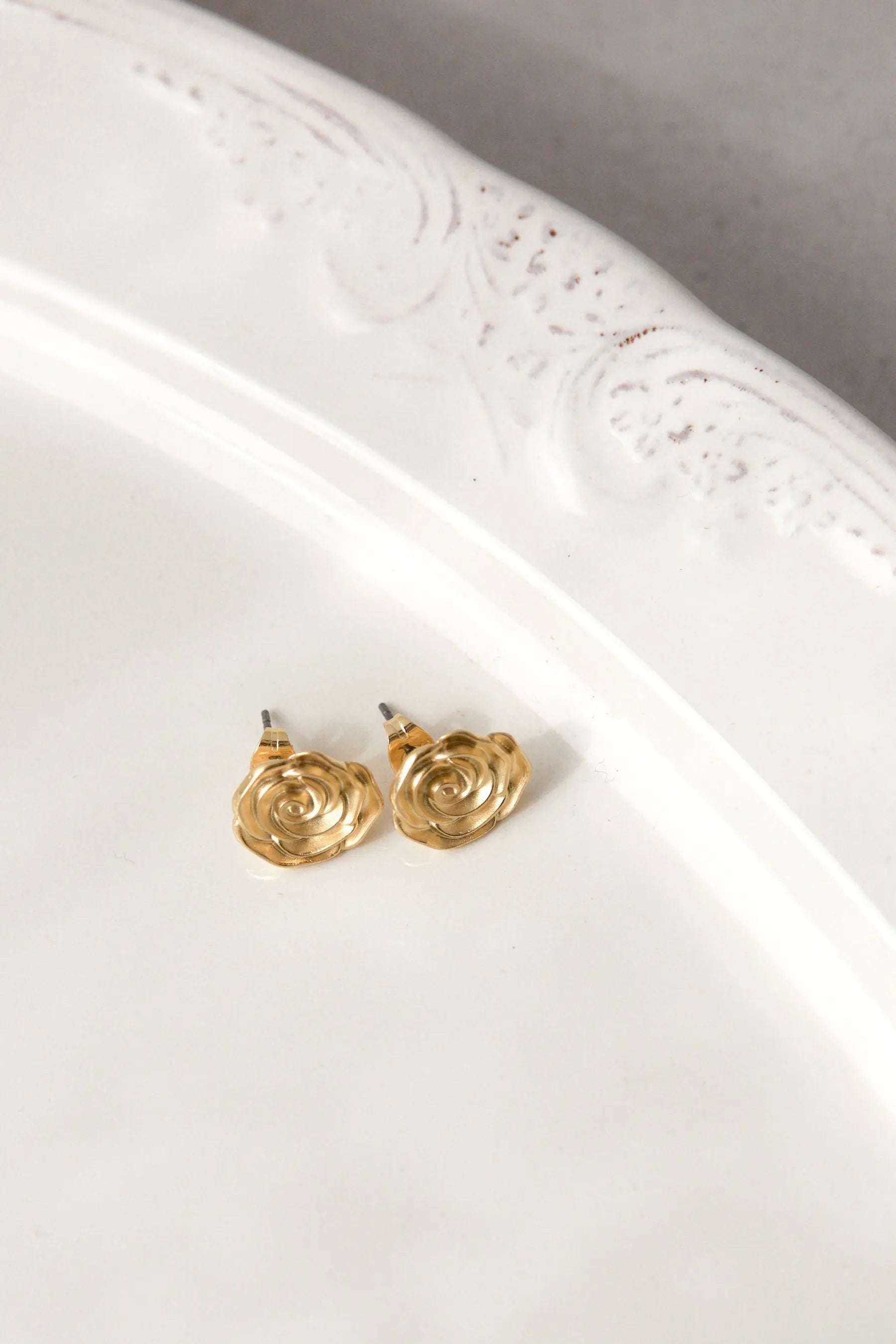 Rose earrings in Gold