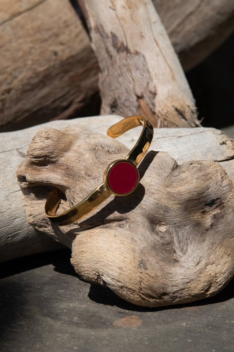 Bracelet femme or avec motif circulaire rose résine, Bracelet martelé fait main, Bracelet boho ethnique, Bijoux ethniques
