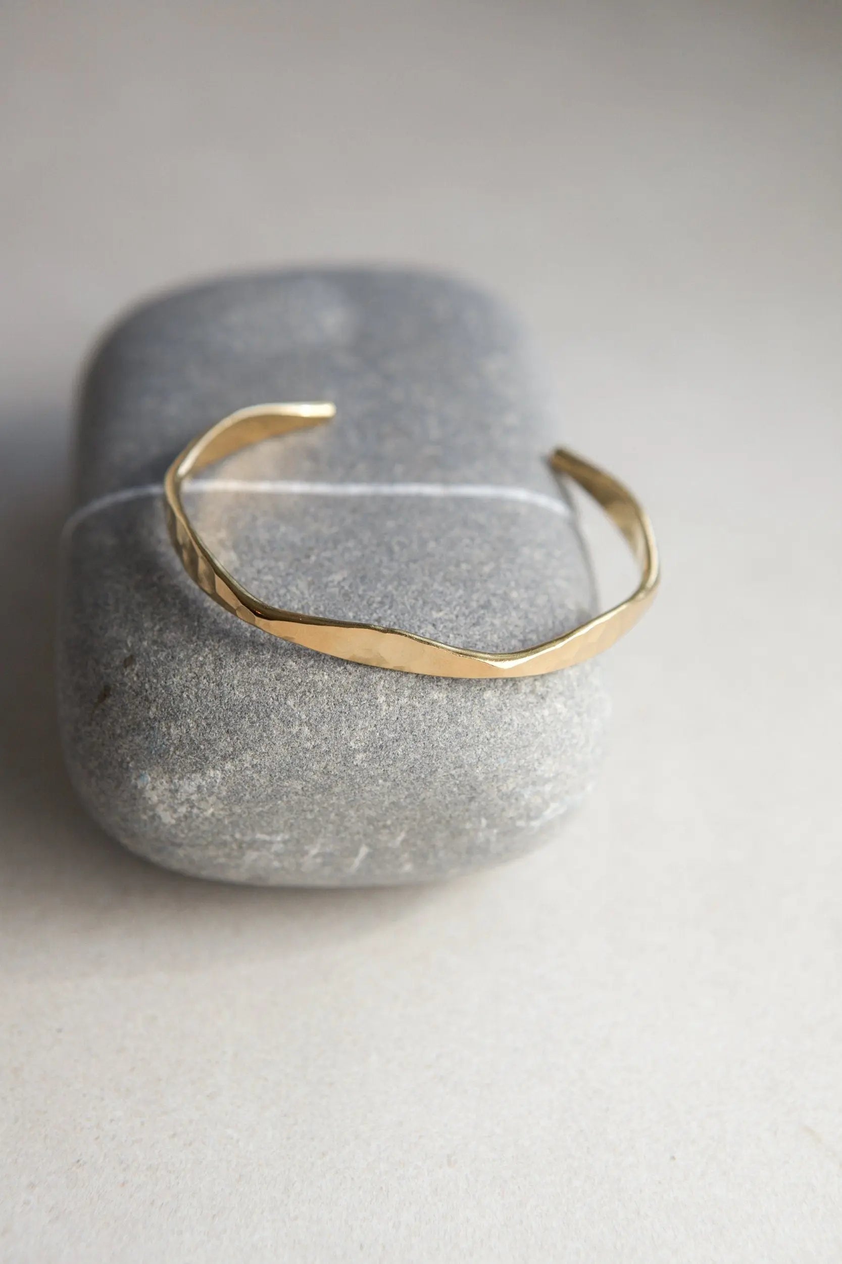 Delicate Hammered Bracelet, Minimalist gold bangle bracelet, Minimalist Stackable Bracelets, Adjustable gold plated bangle