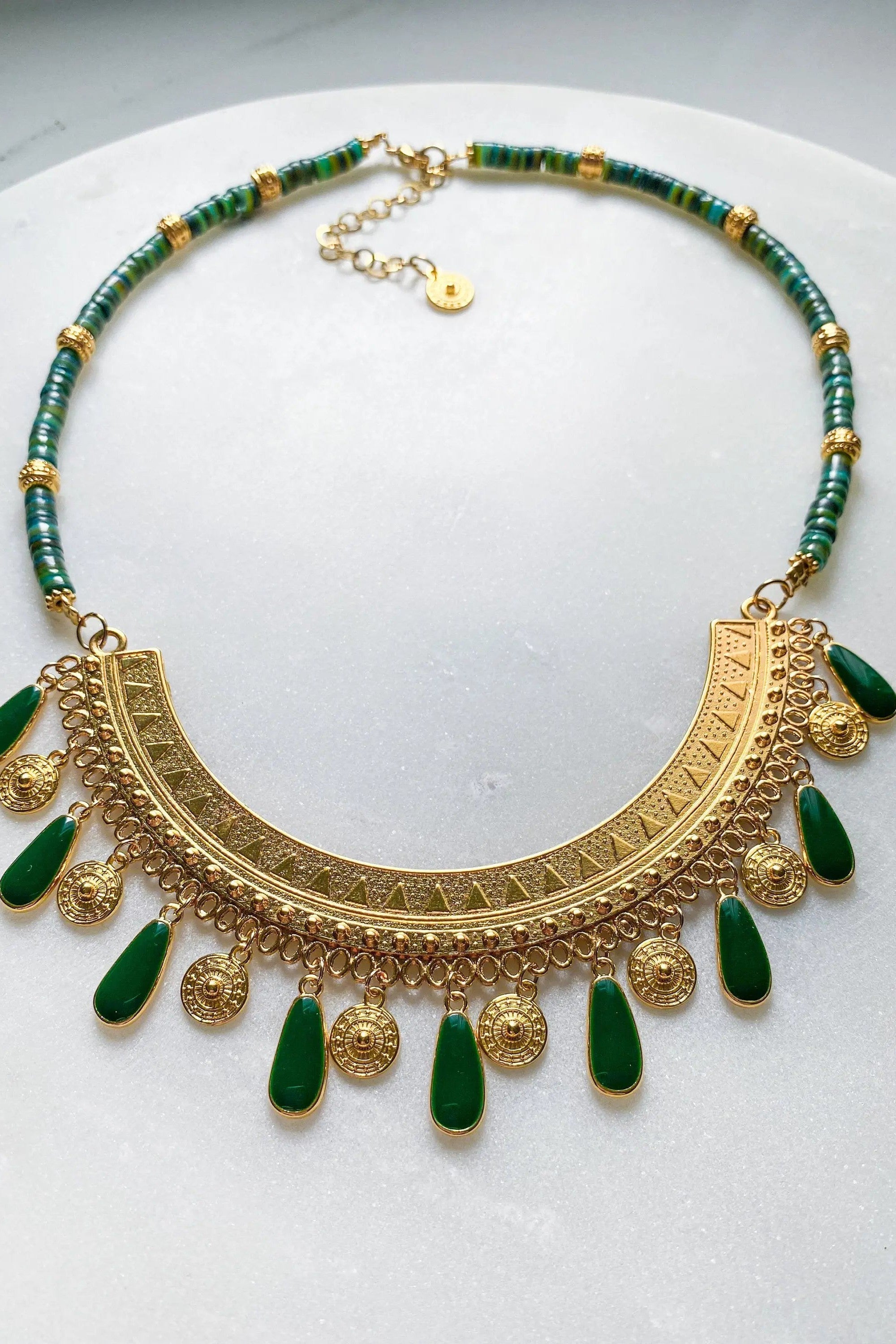 Gold coin Necklace, Emerald green necklace, Collier femme coquillage, Boho Tribal Necklace, Shell beaded Chocker, Bijoux ethniques