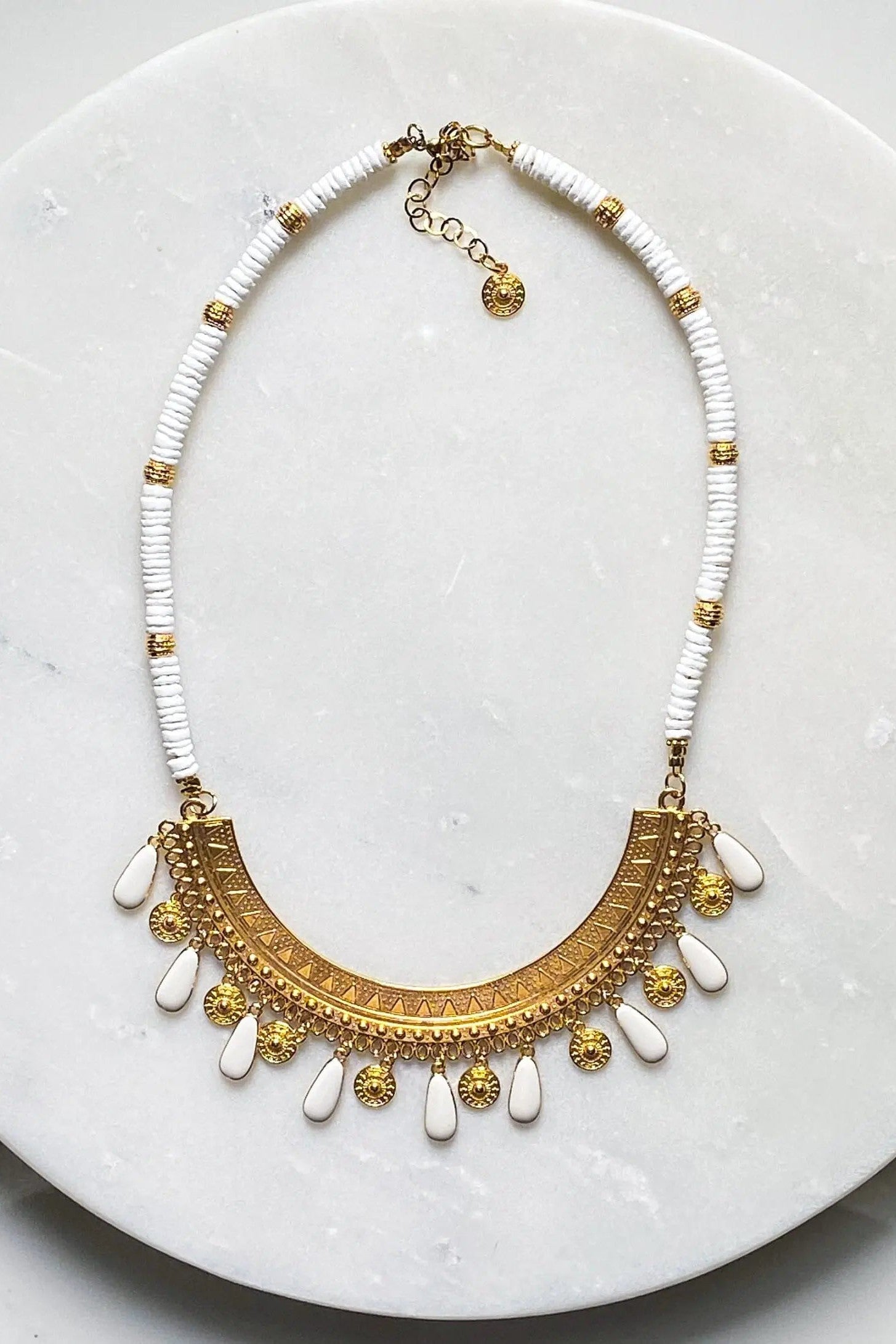 Gold coin Necklace, Emerald green necklace, Collier femme coquillage, Boho Tribal Necklace, Shell beaded Chocker, Bijoux ethniques