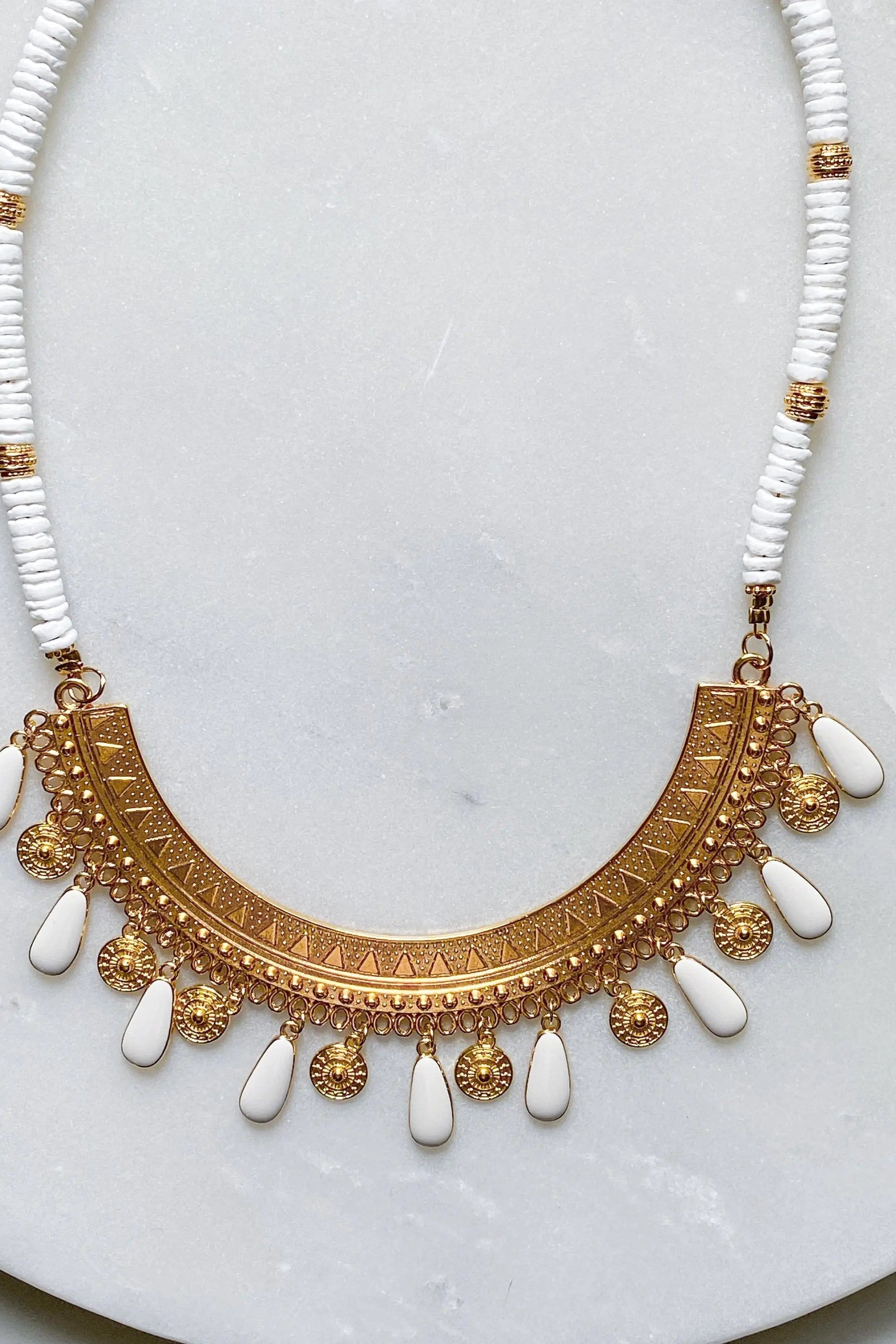 Gold coin Necklace, Emerald green necklace, Collier femme coquillage, Boho Tribal Necklace, Shell beaded Chocker, Bijoux ethniques