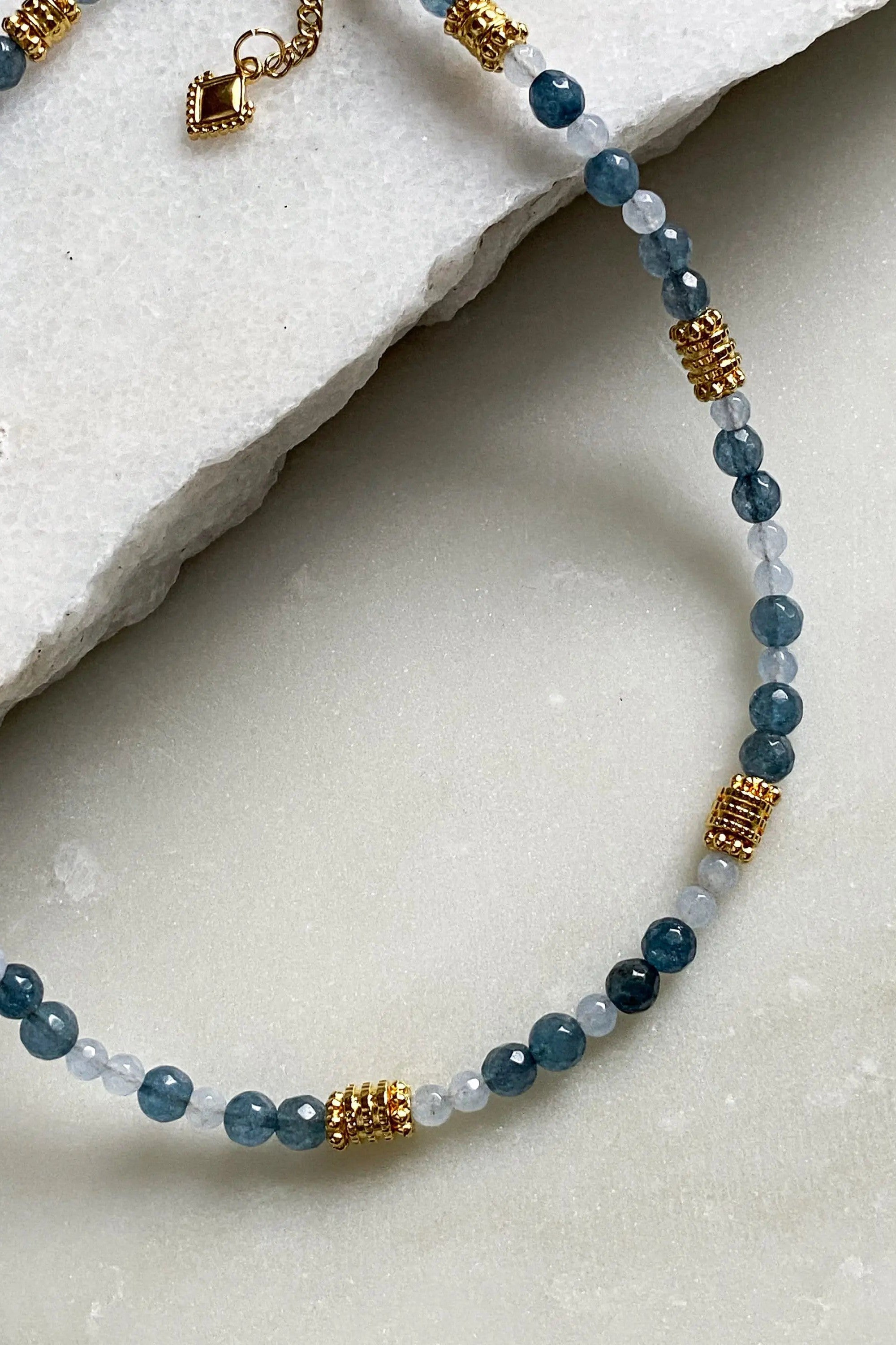 KALI Dainty Agate necklace,  Heishi Surfer necklace, Boho chic necklace, Blue Beaded Necklace, Collier pierre femme, Gift for her