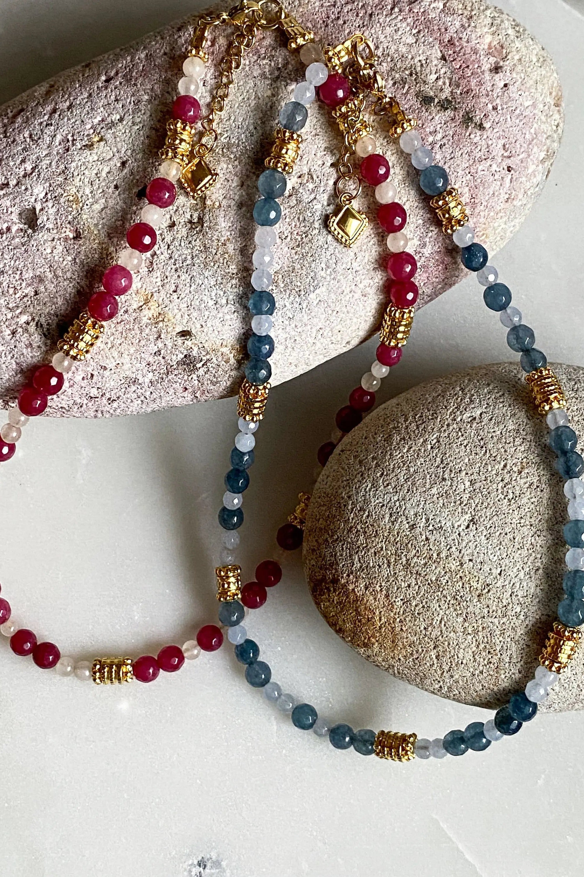 KALI Dainty Agate necklace,  Heishi Surfer necklace, Boho chic necklace, Blue Beaded Necklace, Collier pierre femme, Gift for her