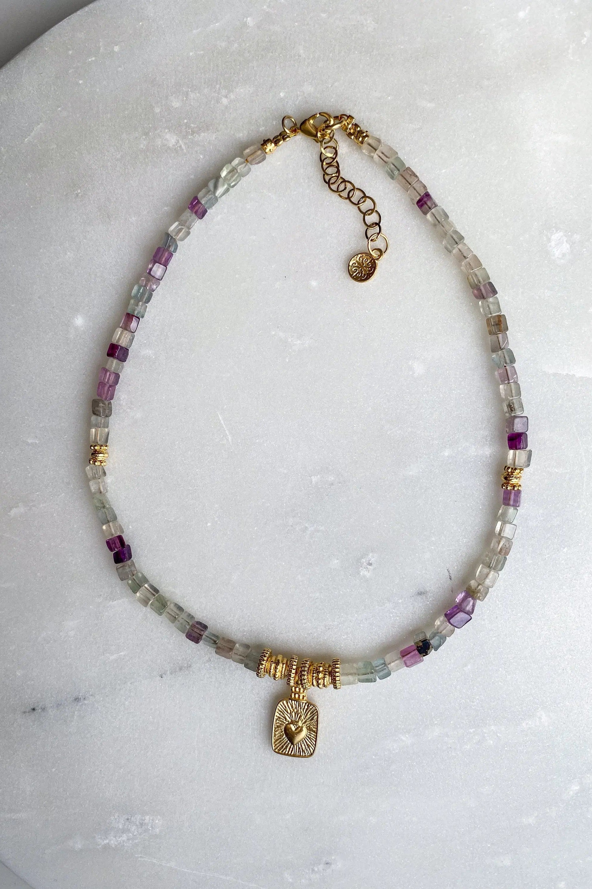 Heishi Necklace, Surfer Dainty necklace, Fluorite necklace with gold heart pendant, Tiny cubes beaded necklace, Boho Collier pierre femme
