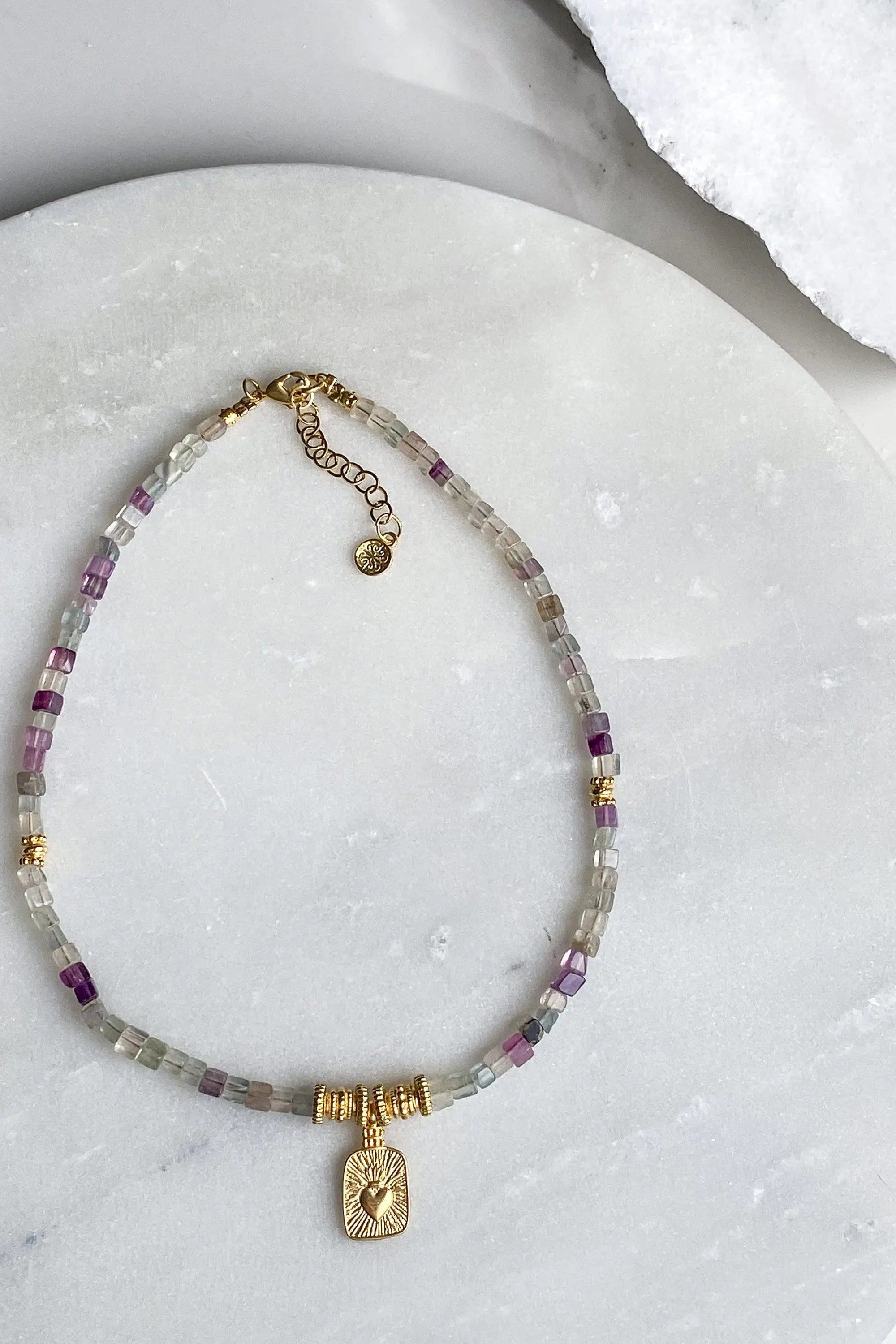 Heishi Necklace, Surfer Dainty necklace, Fluorite necklace with gold heart pendant, Tiny cubes beaded necklace, Boho Collier pierre femme