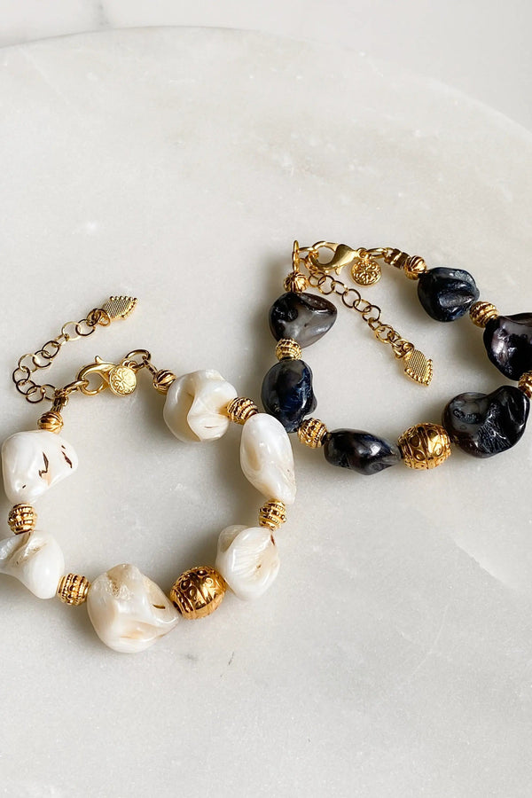 Statement shell beads bracelet, Black coral beaded Bracelet, Large white and gold shell nugget bracelet, Boho chic bracelet