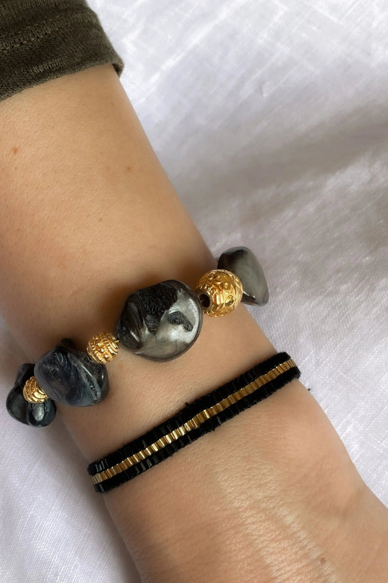 Statement shell beads bracelet, Black coral beaded Bracelet, Large white and gold shell nugget bracelet, Boho chic bracelet