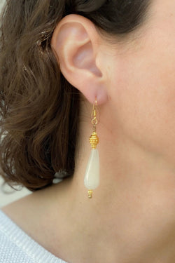 Cute Bridal earrings, White Jade Earrings, Beach wedding earrings, Gold gypsy earrings, Wedding jewelry, Statement Dangle & drop earrings